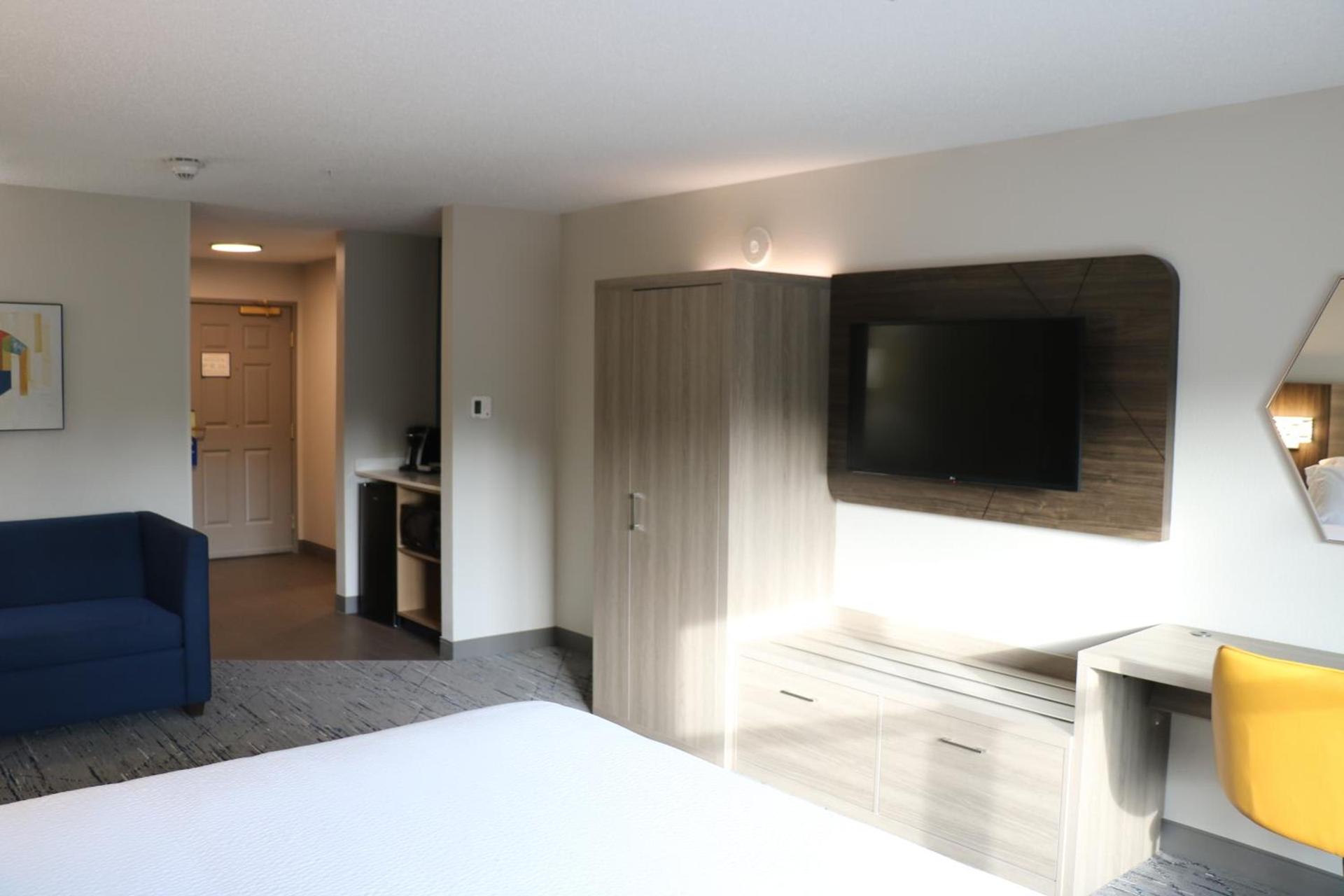 Holiday Inn Express & Suites Marquette by IHG photo 41