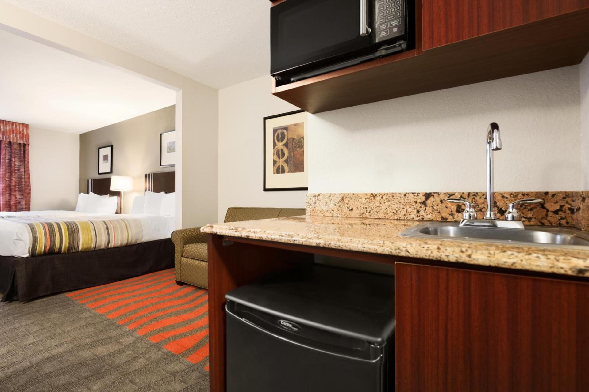Country Inn & Suites by Radisson, Dearborn, MI photo 47