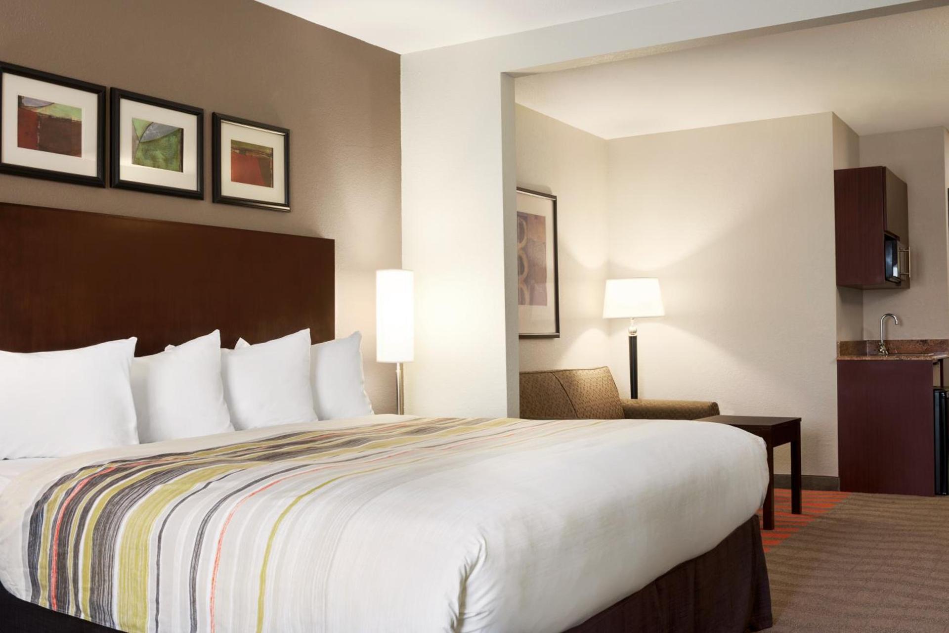 Country Inn & Suites by Radisson, Dearborn, MI photo 53
