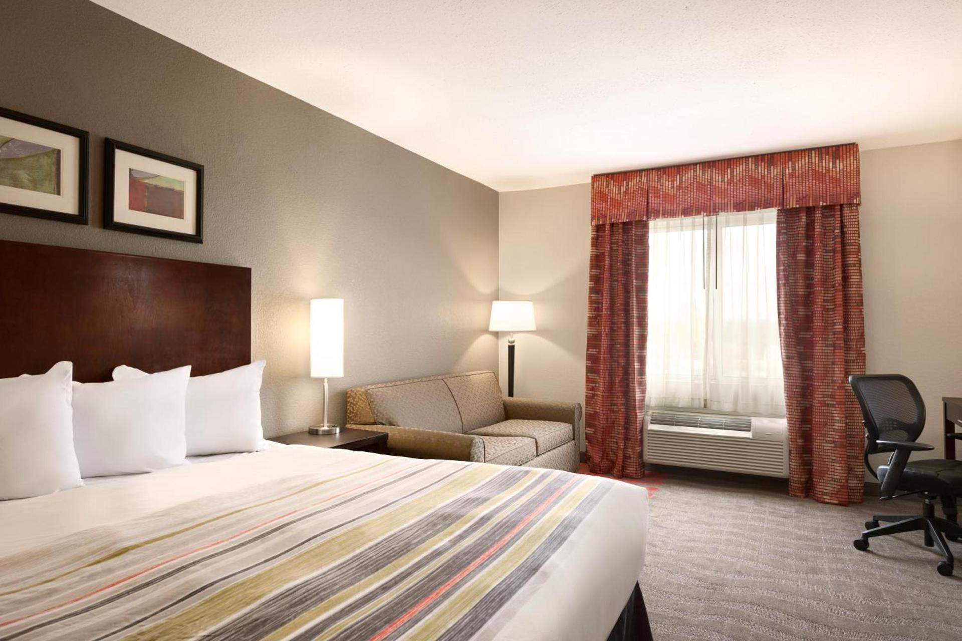 Country Inn & Suites by Radisson, Dearborn, MI photo 52