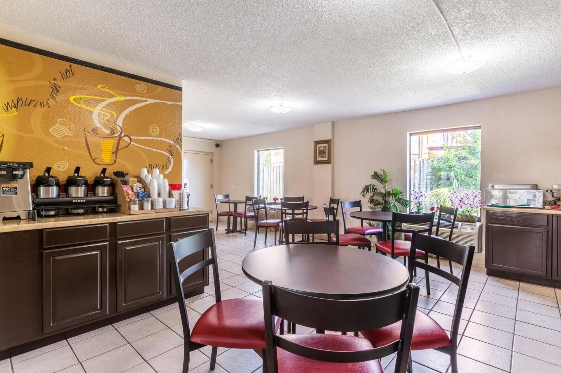 Red Roof Inn Hardeeville photo 36