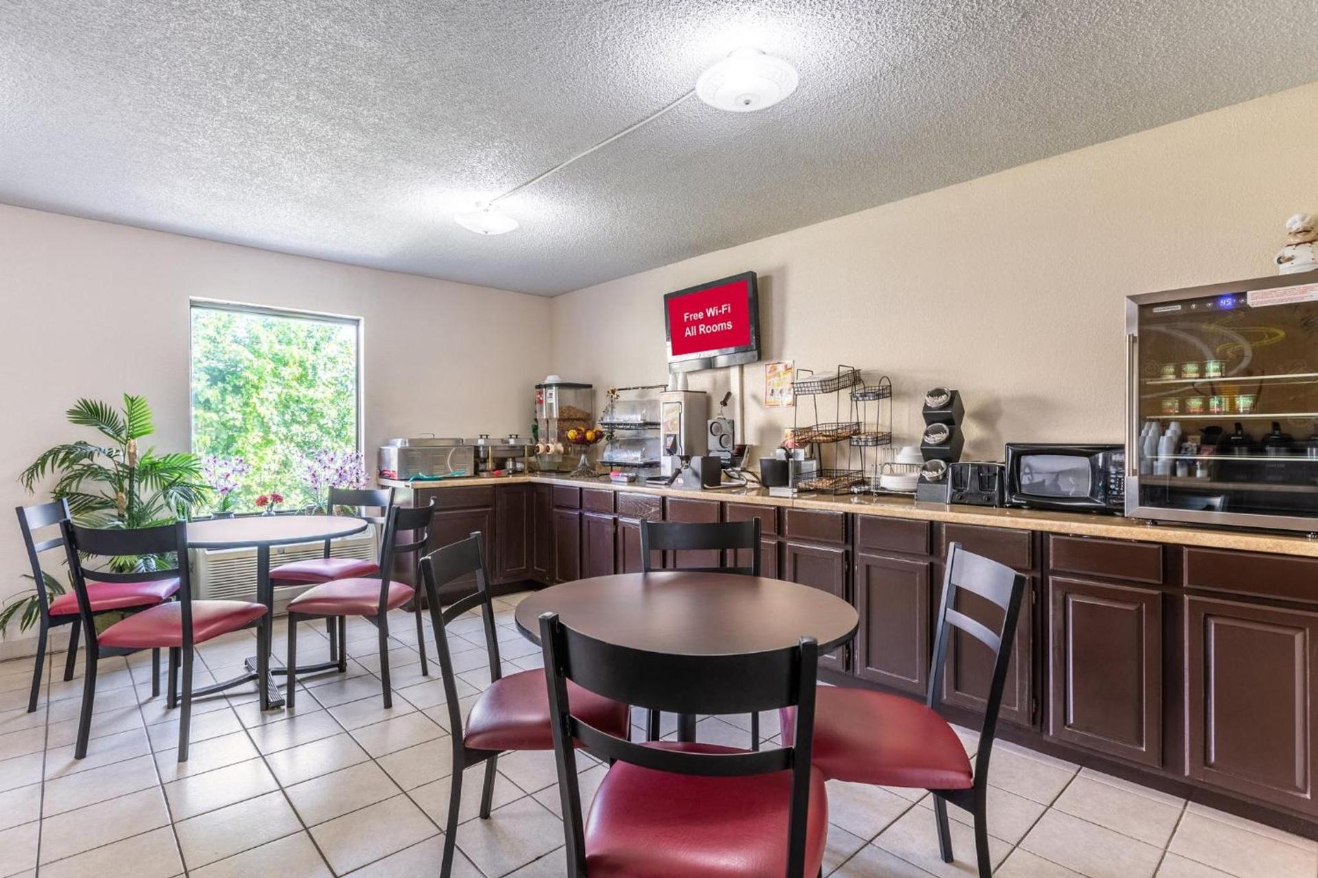 Red Roof Inn Hardeeville photo 38