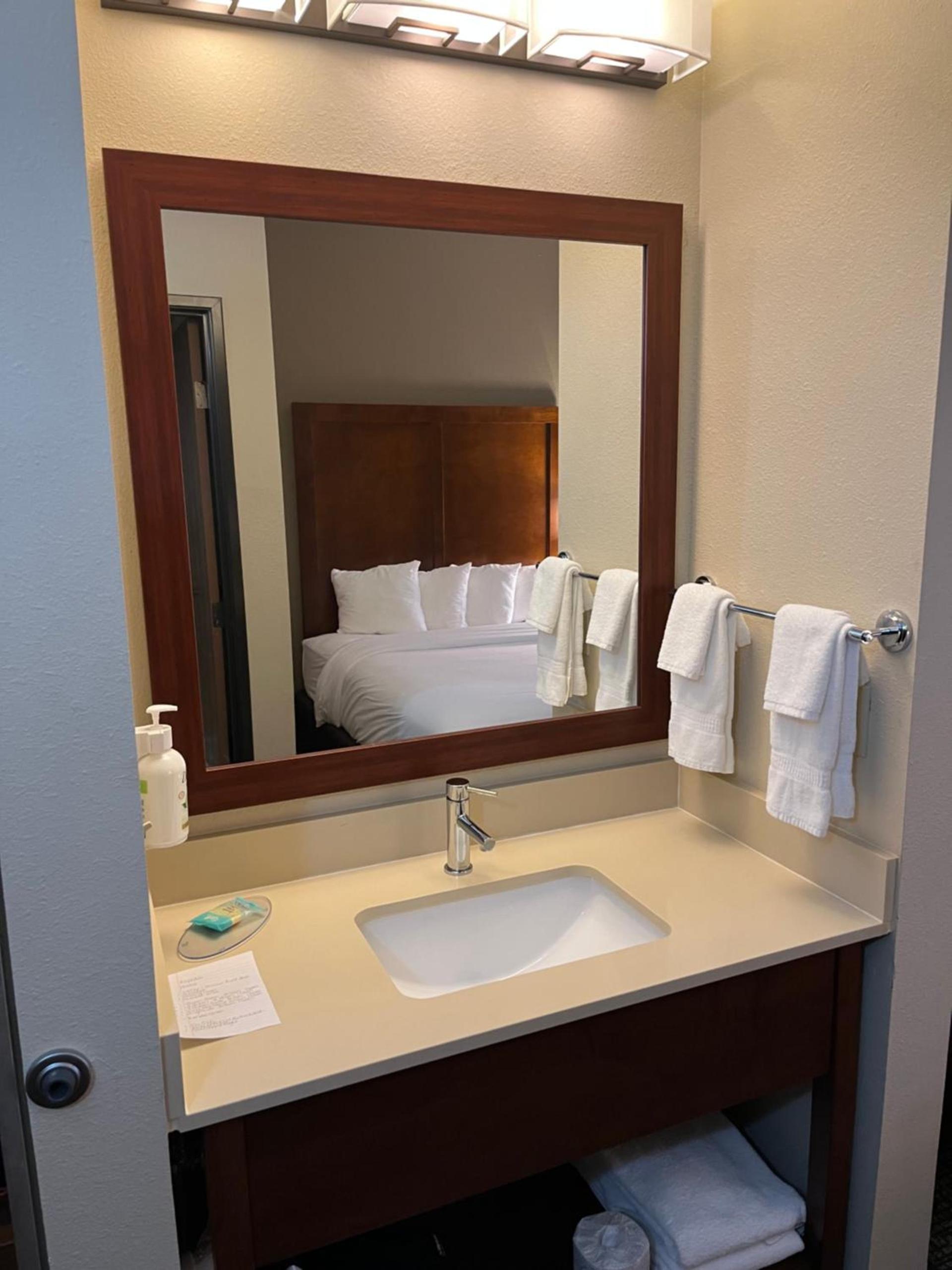 Wingate by Wyndham Pittsburgh West Mifflin photo 25