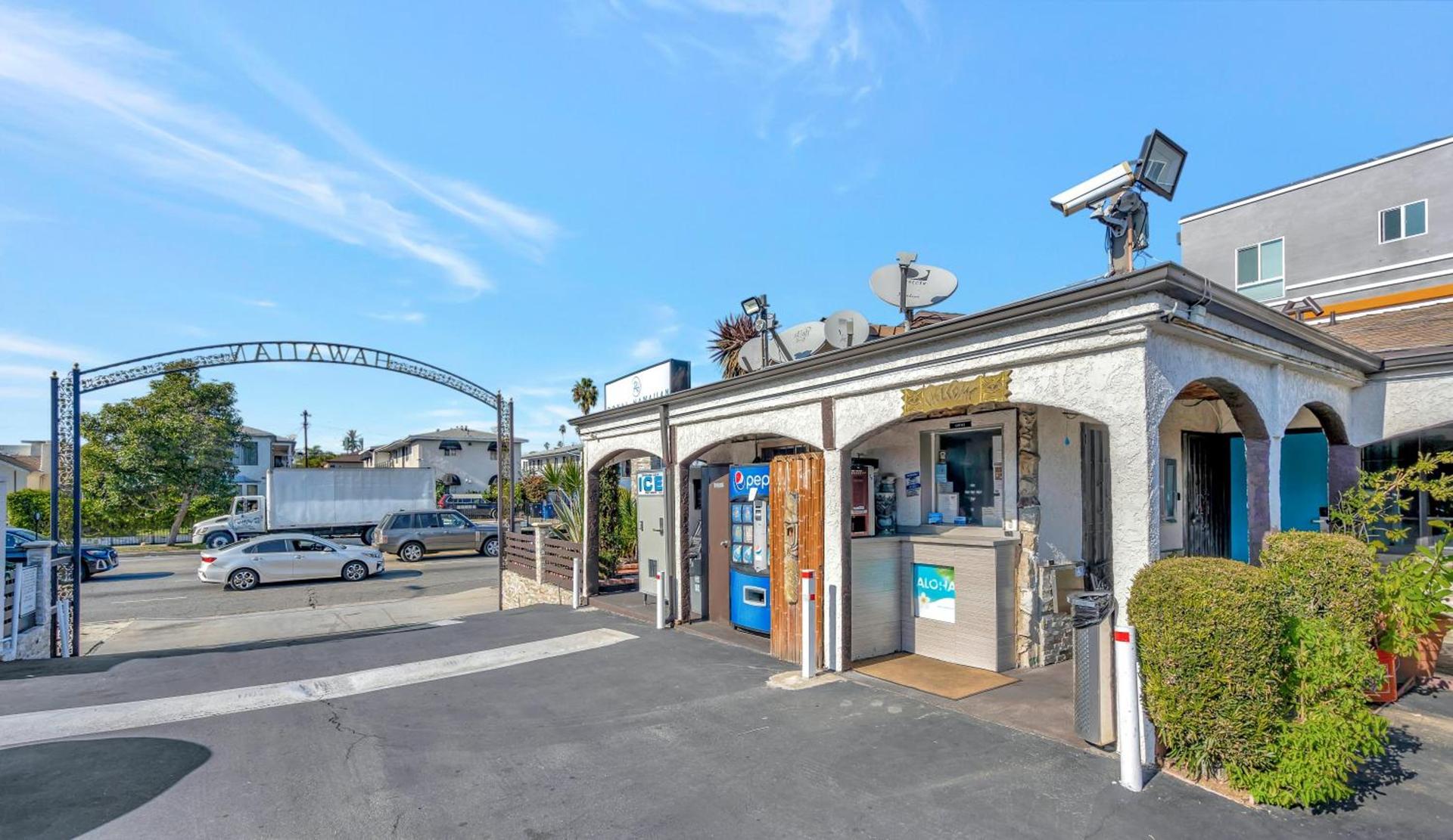 Royal Hawaiian Inn - Mid City, Los Angeles photo 3