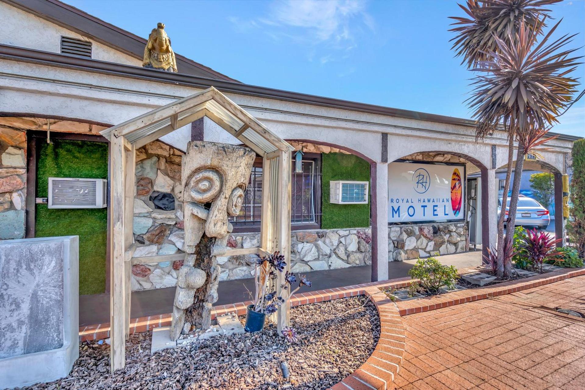 Royal Hawaiian Inn - Mid City, Los Angeles photo 4
