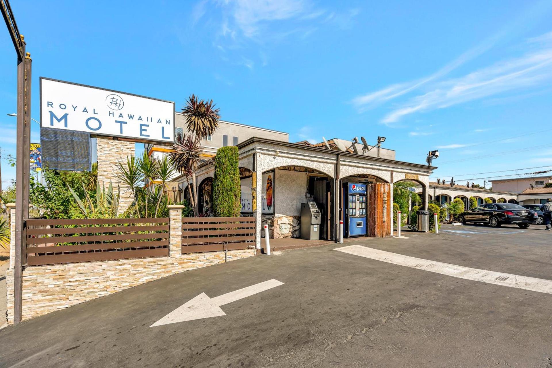 Royal Hawaiian Inn - Mid City, Los Angeles photo 2