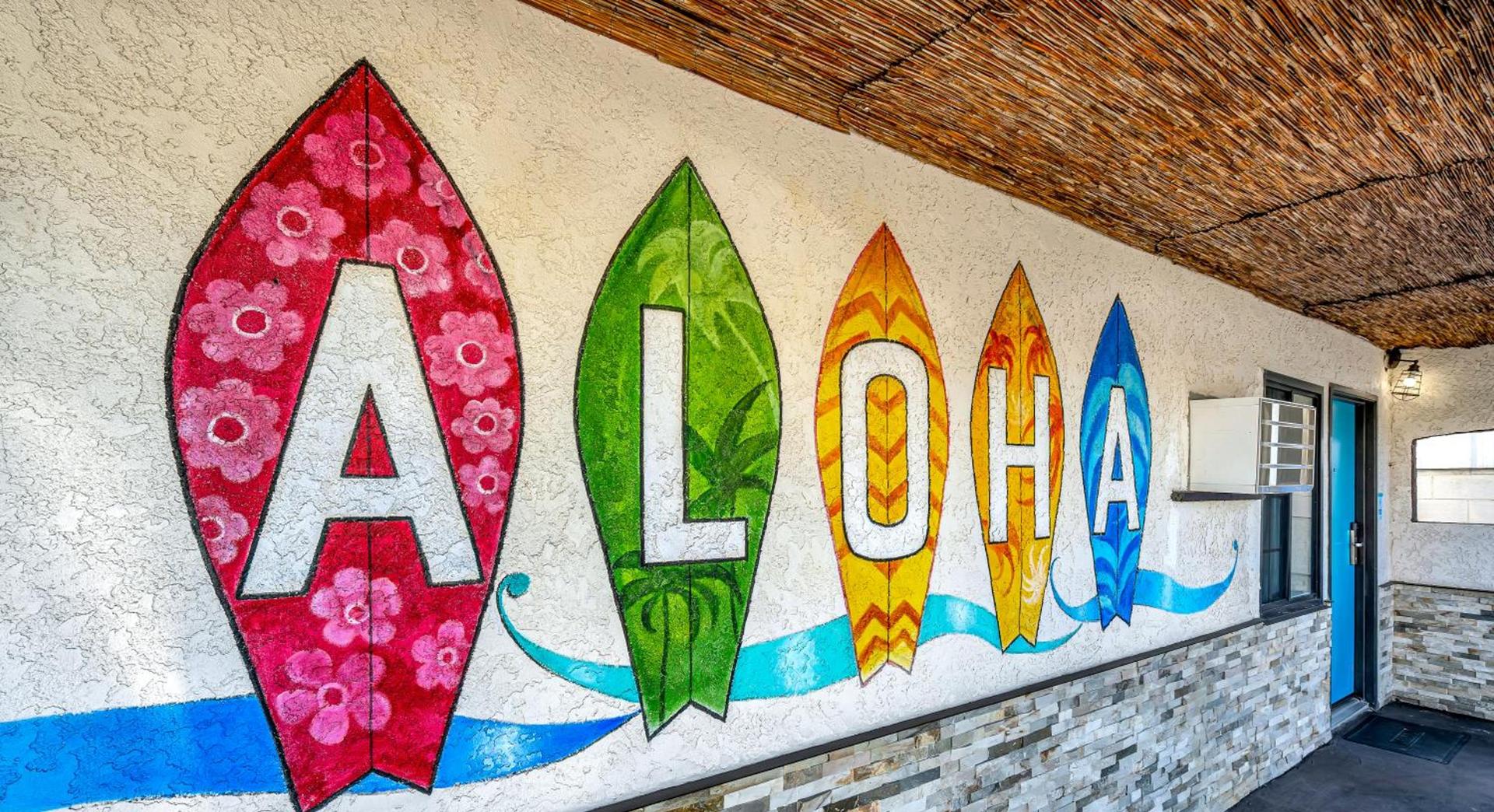 Royal Hawaiian Inn - Mid City, Los Angeles photo 9