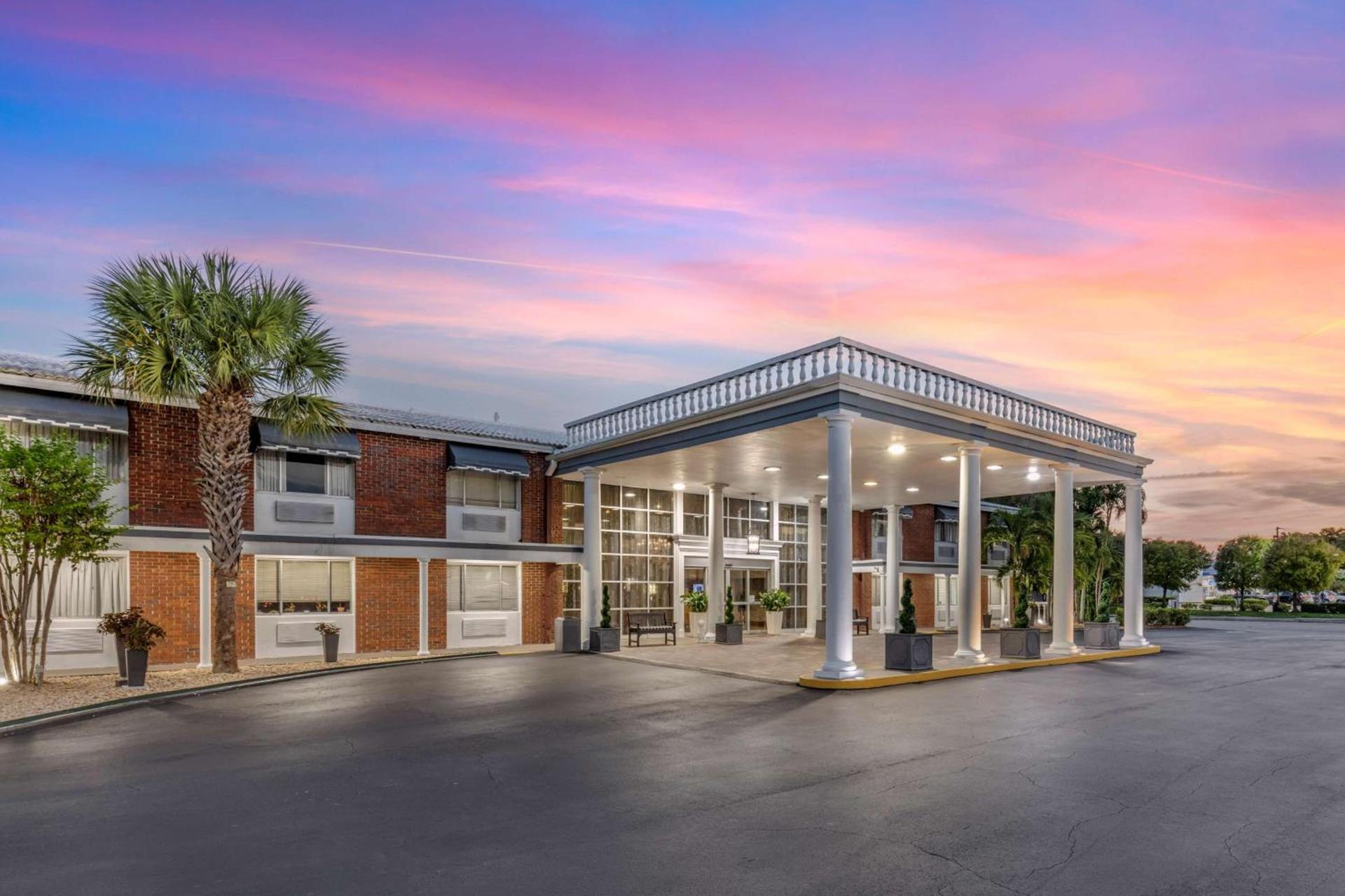 Best Western Palm Beach Lakes photo 10