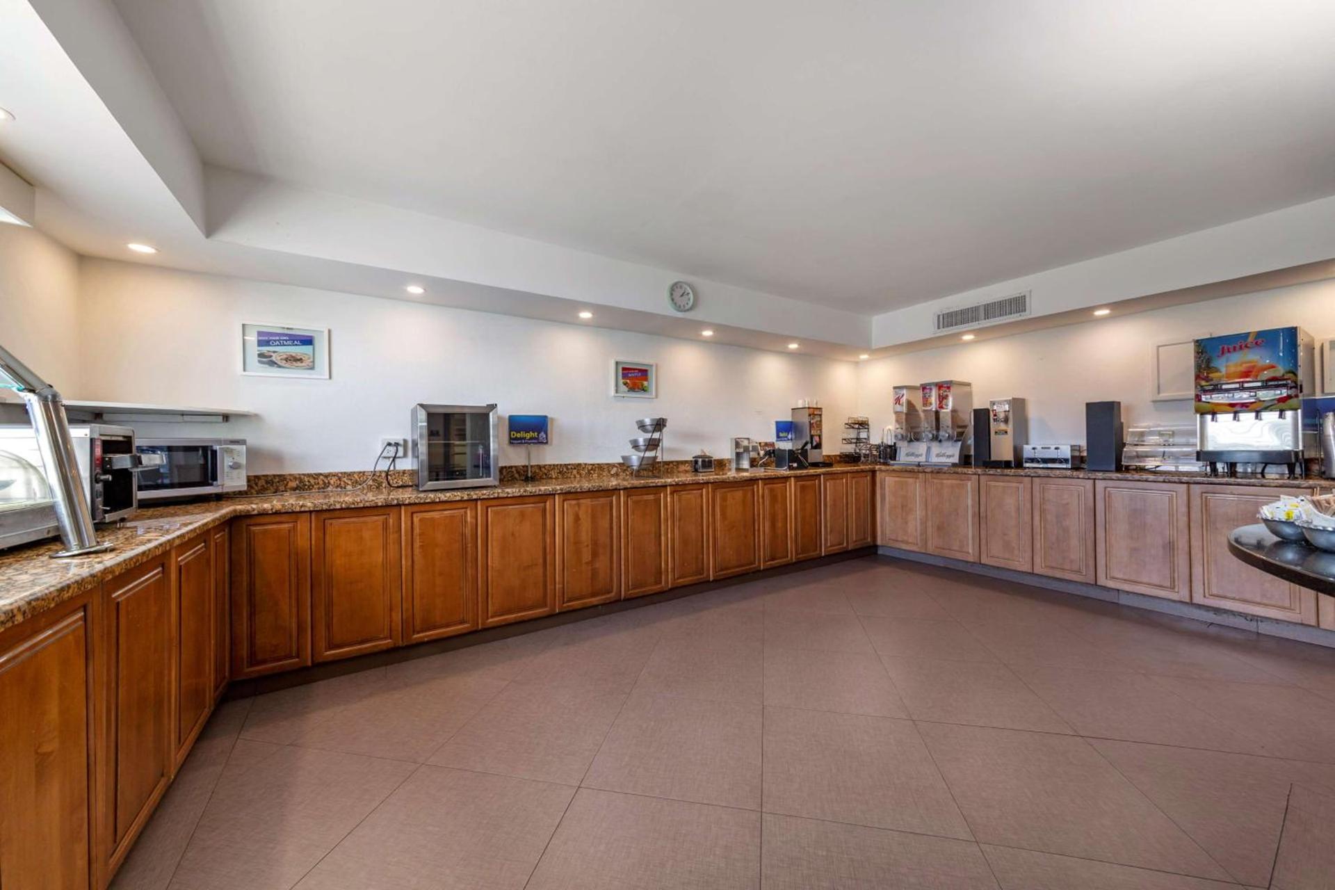 Best Western Palm Beach Lakes photo 33