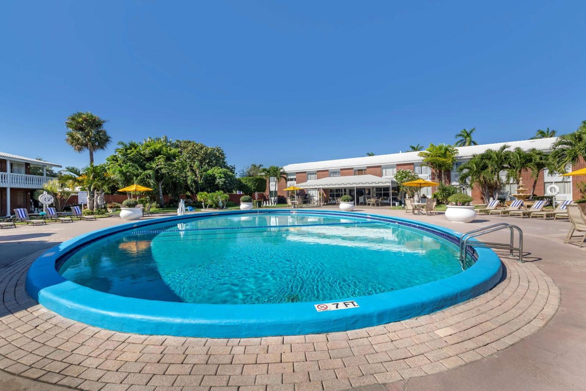 Best Western Palm Beach Lakes photo 9