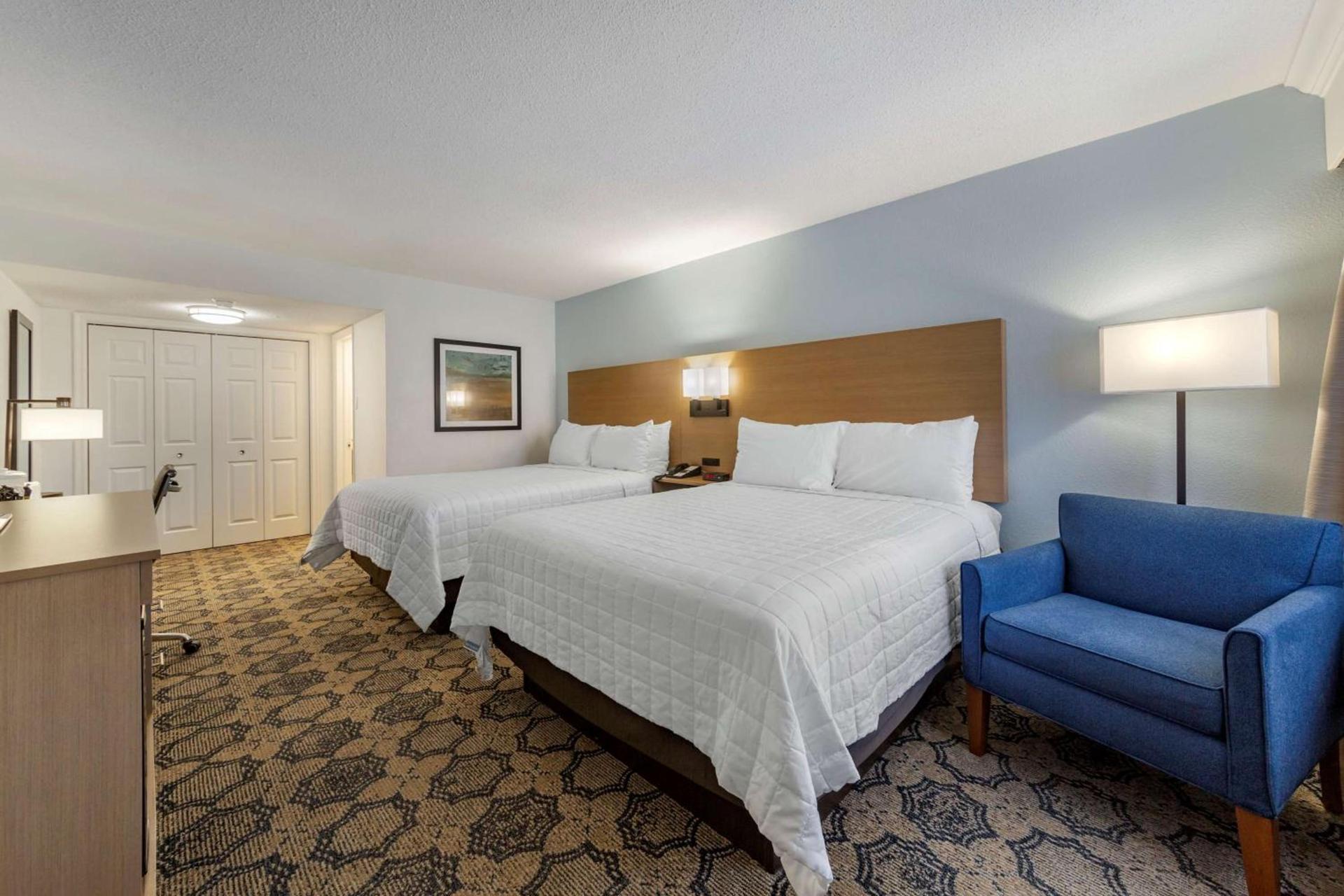 Best Western Palm Beach Lakes photo 11