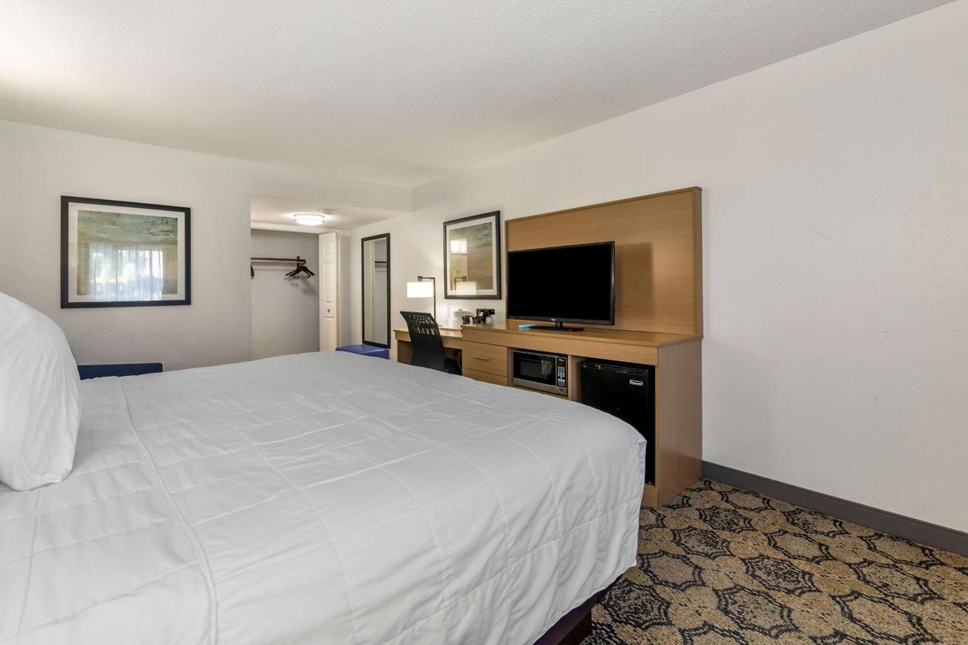 Best Western Palm Beach Lakes photo 17
