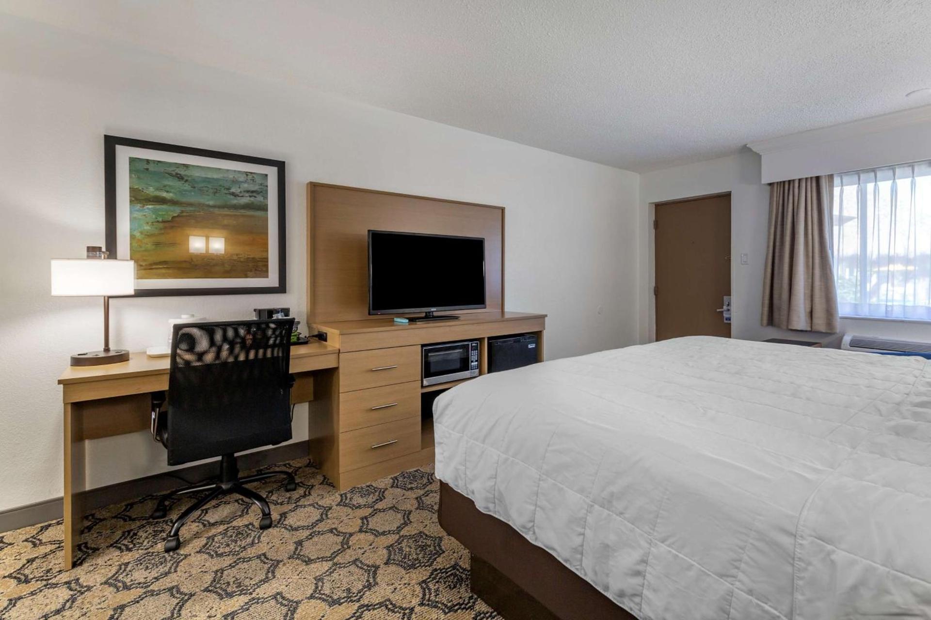 Best Western Palm Beach Lakes photo 16