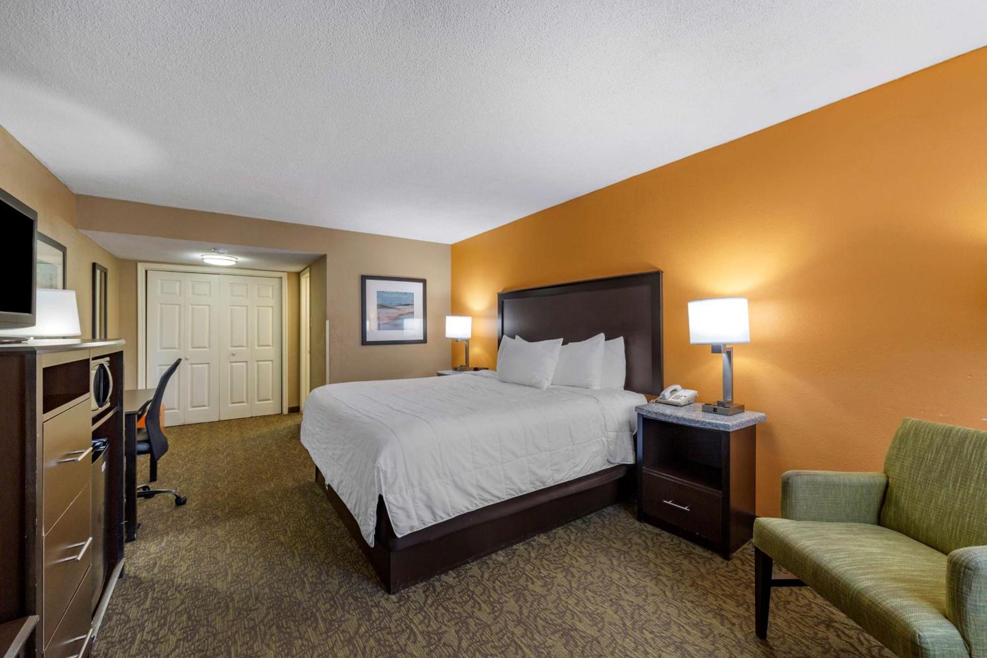 Best Western Palm Beach Lakes photo 18