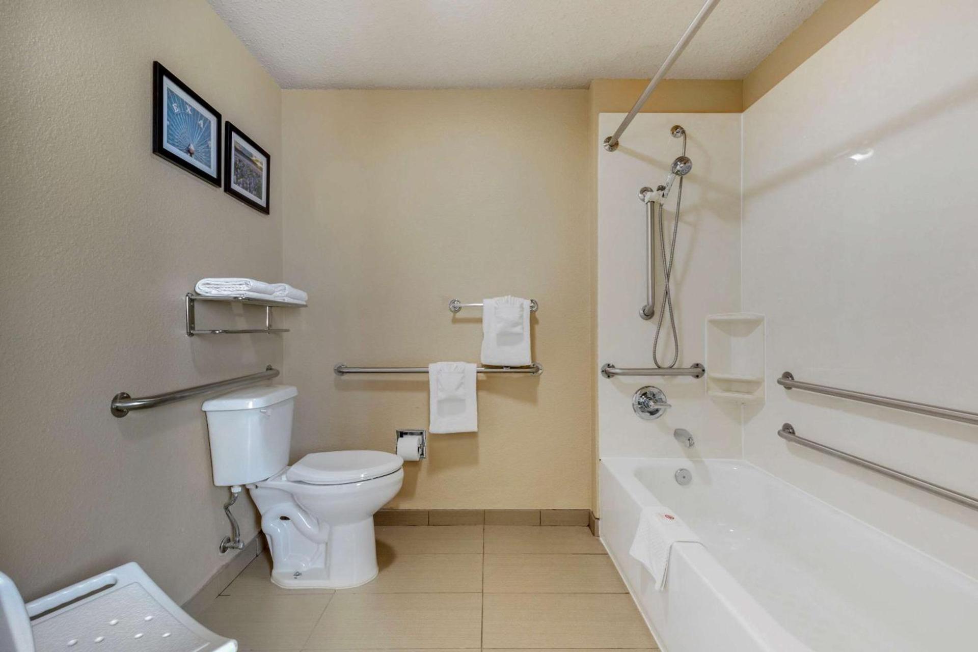 Comfort Suites Waco North - Near University Area photo 2