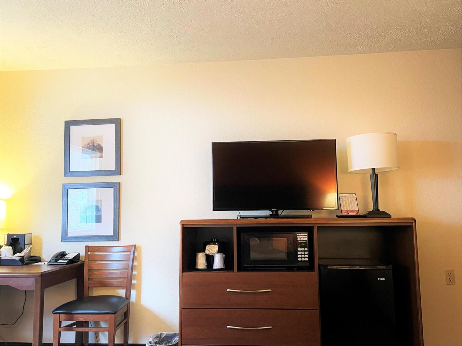 Quality Inn Petoskey photo 15