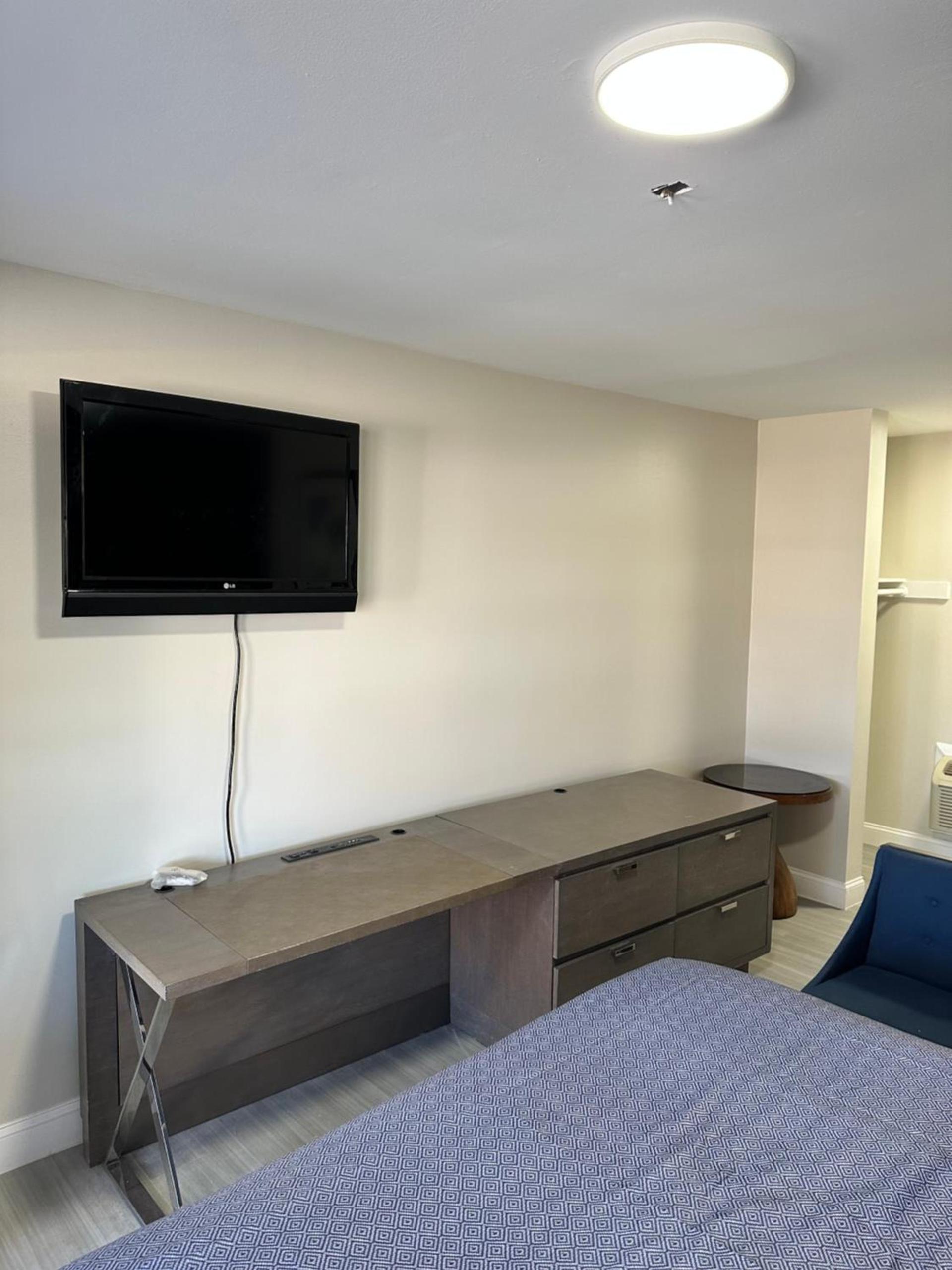 Economy 7 Inn Hampton photo 6