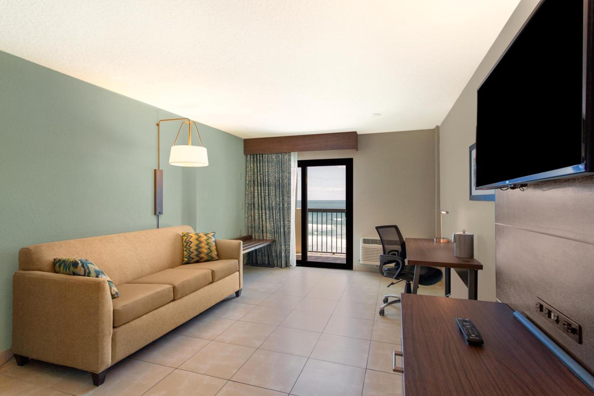 Holiday Inn Express & Suites Oceanfront Daytona Beach Shores by IHG photo 8