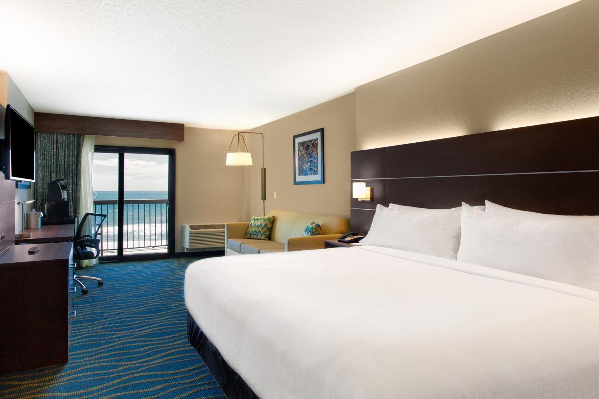 Holiday Inn Express & Suites Oceanfront Daytona Beach Shores by IHG photo 9