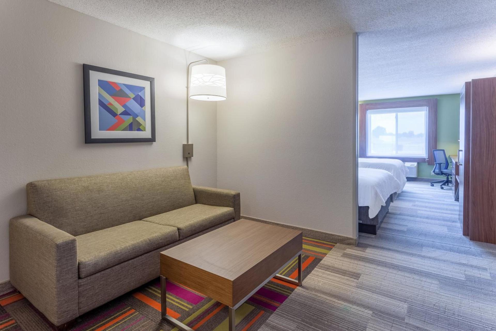 Holiday Inn Express Hotel & Suites Burlington by IHG photo 31