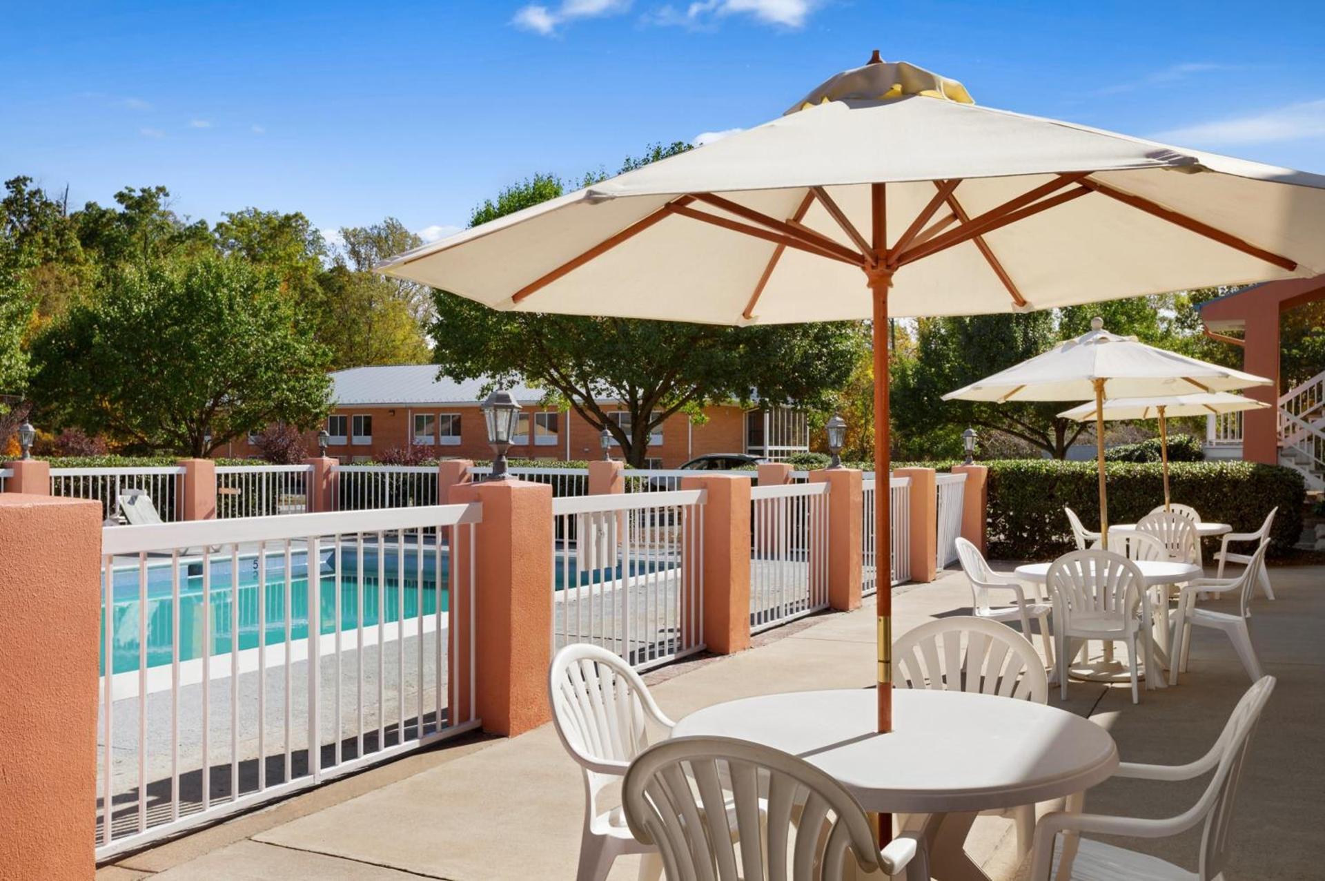 Baymont by Wyndham Warrenton photo 9