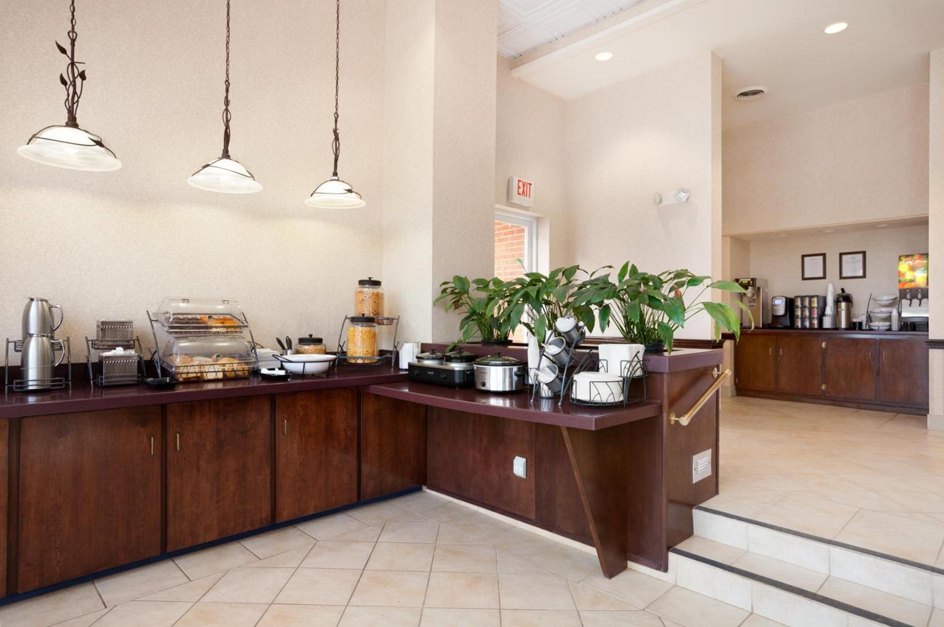 Baymont by Wyndham Warrenton photo 11