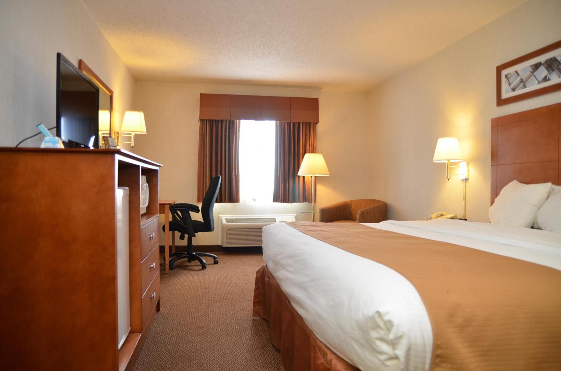 Baymont by Wyndham Port Huron photo 14