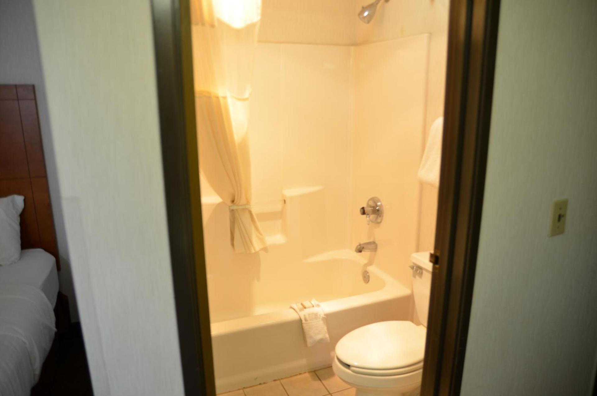 Baymont by Wyndham Port Huron photo 19