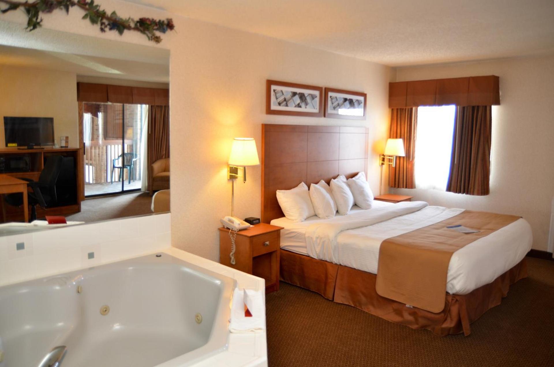 Baymont by Wyndham Port Huron photo 20