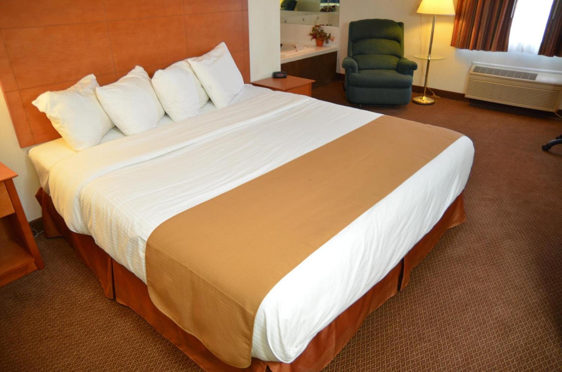 Baymont by Wyndham Port Huron photo 25