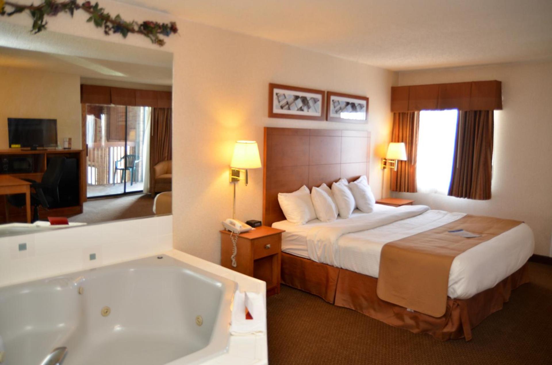 Baymont by Wyndham Port Huron photo 26