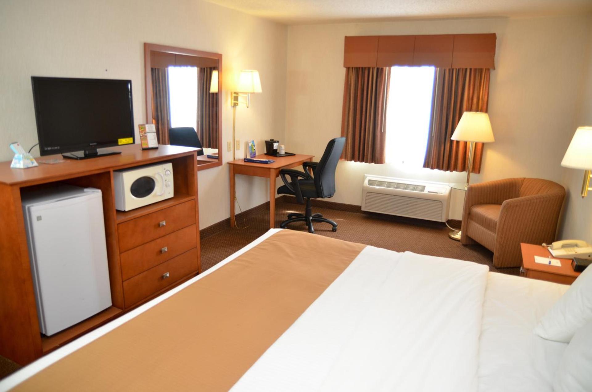 Baymont by Wyndham Port Huron photo 34