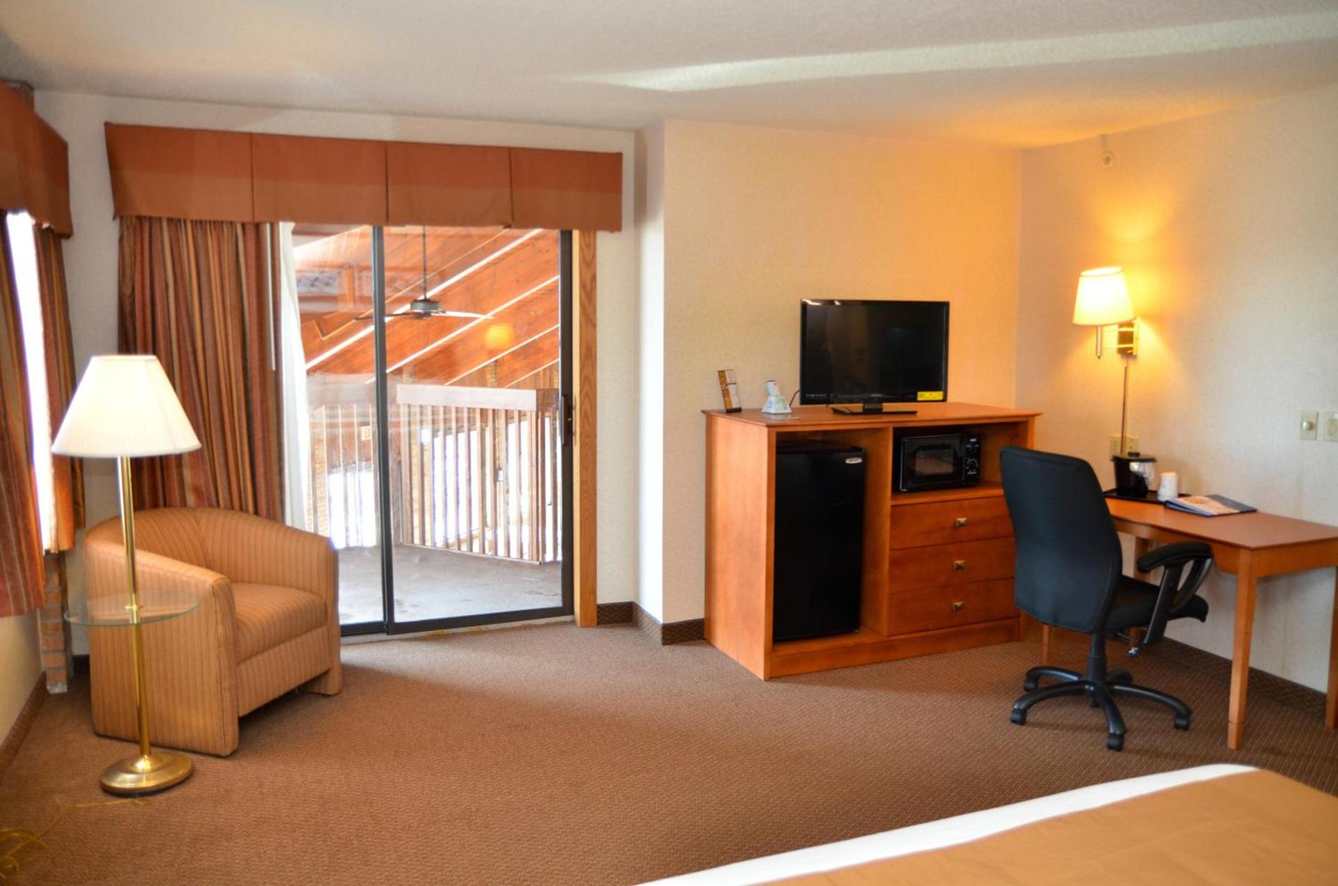 Baymont by Wyndham Port Huron photo 38