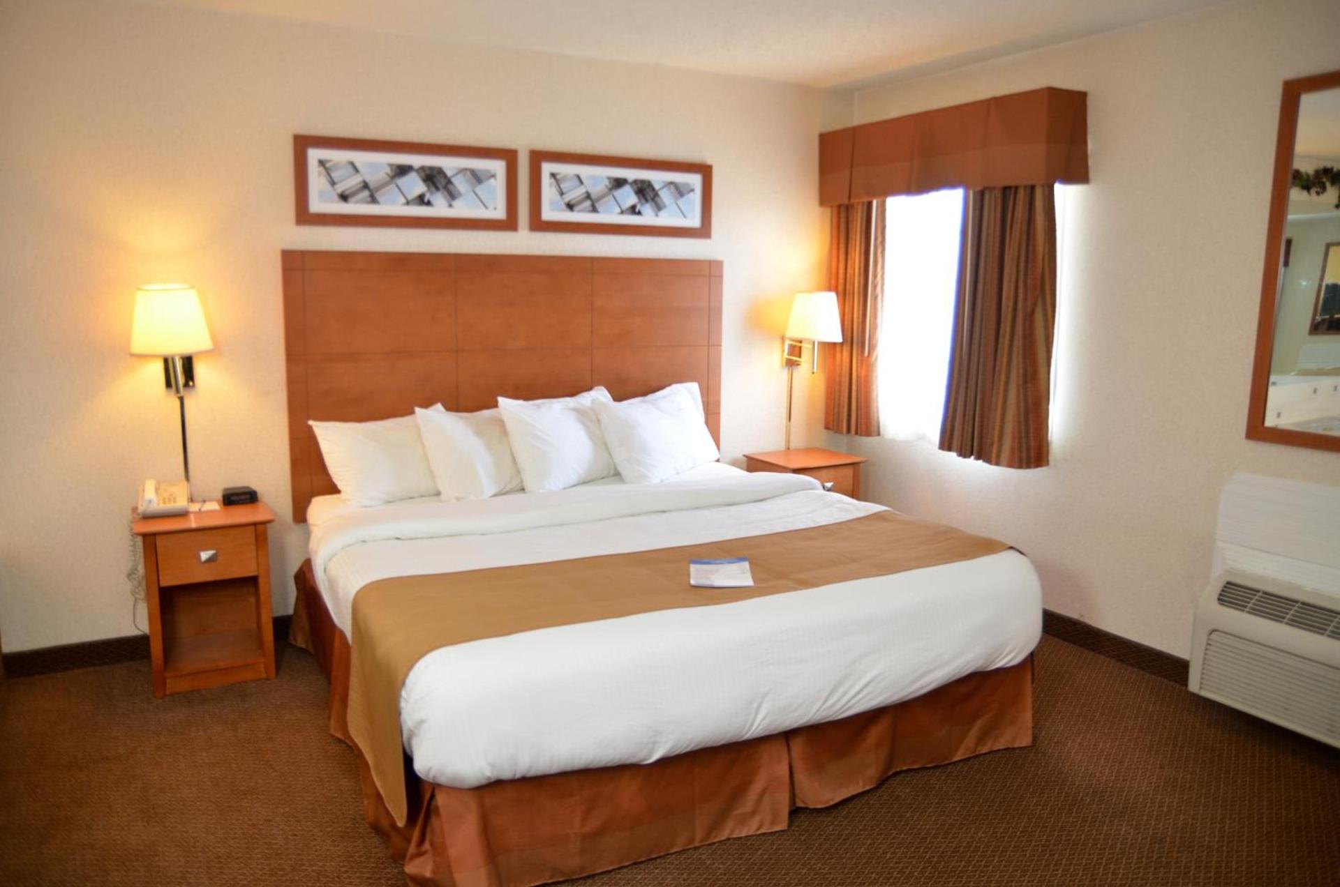 Baymont by Wyndham Port Huron photo 42