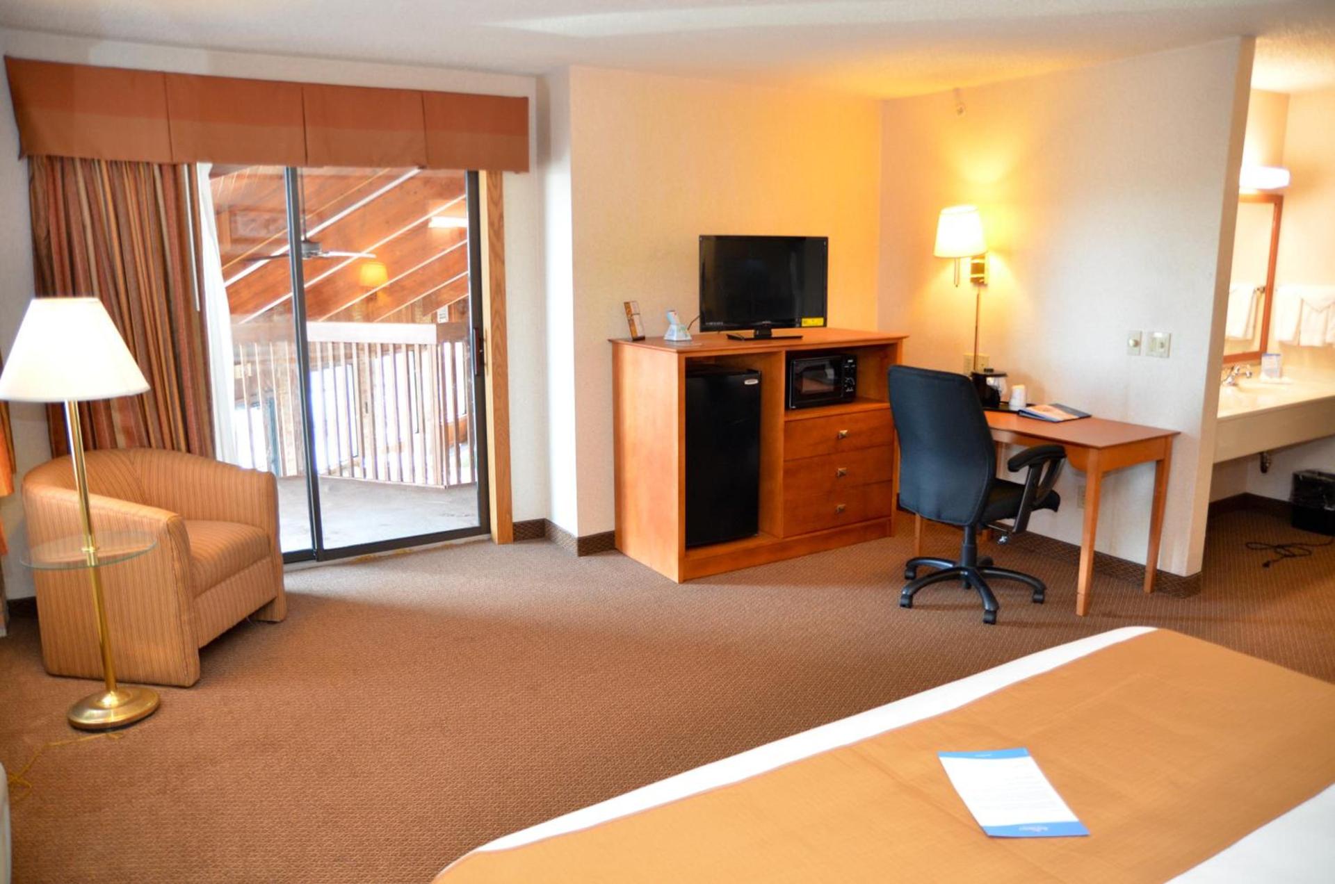 Baymont by Wyndham Port Huron photo 43