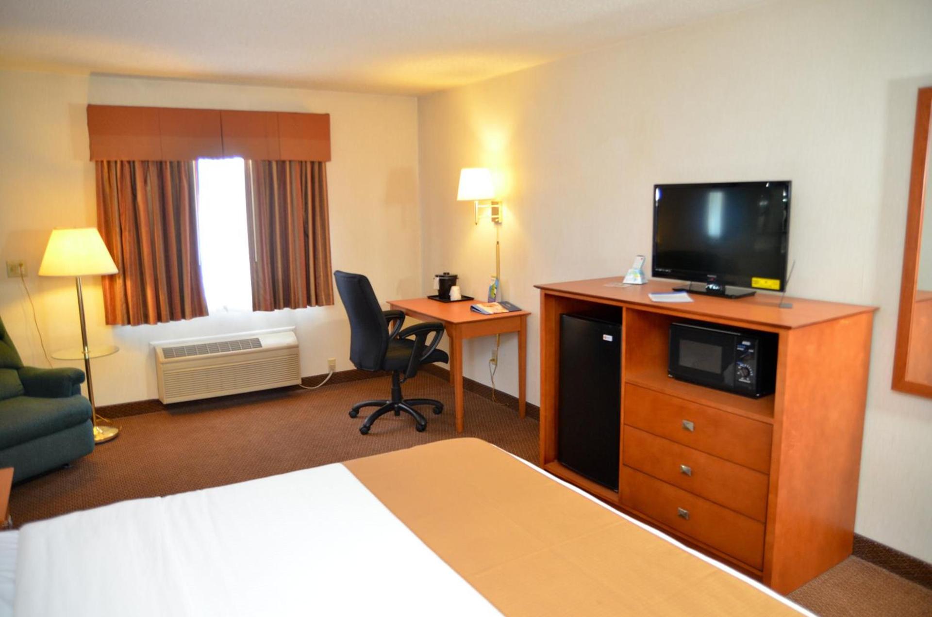 Baymont by Wyndham Port Huron photo 50