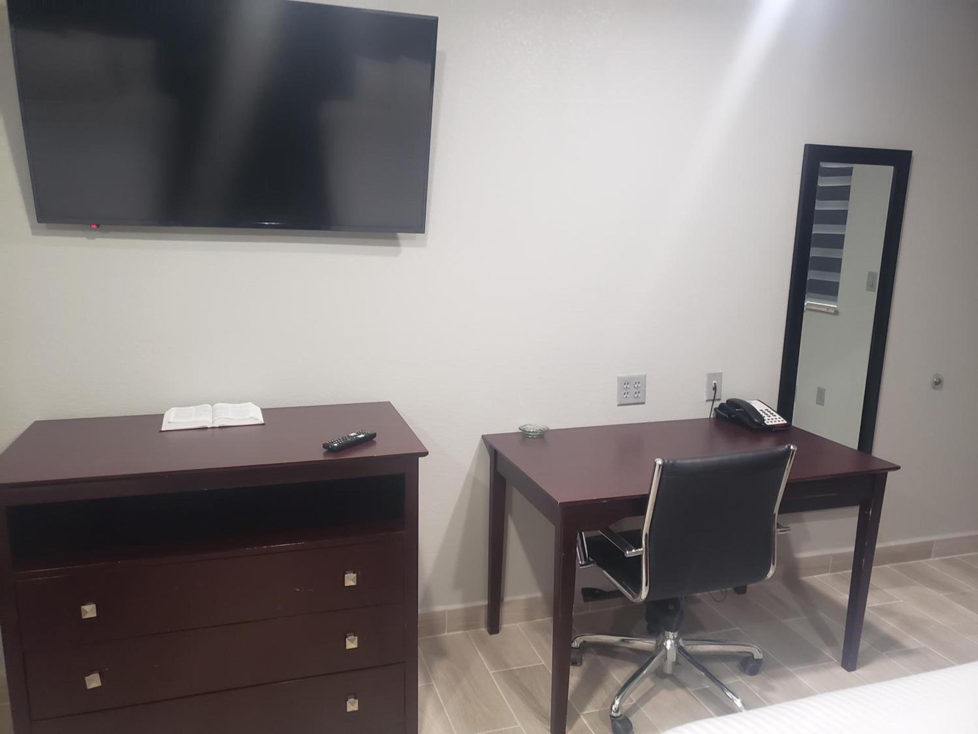 Cotulla Executive Inn photo 25