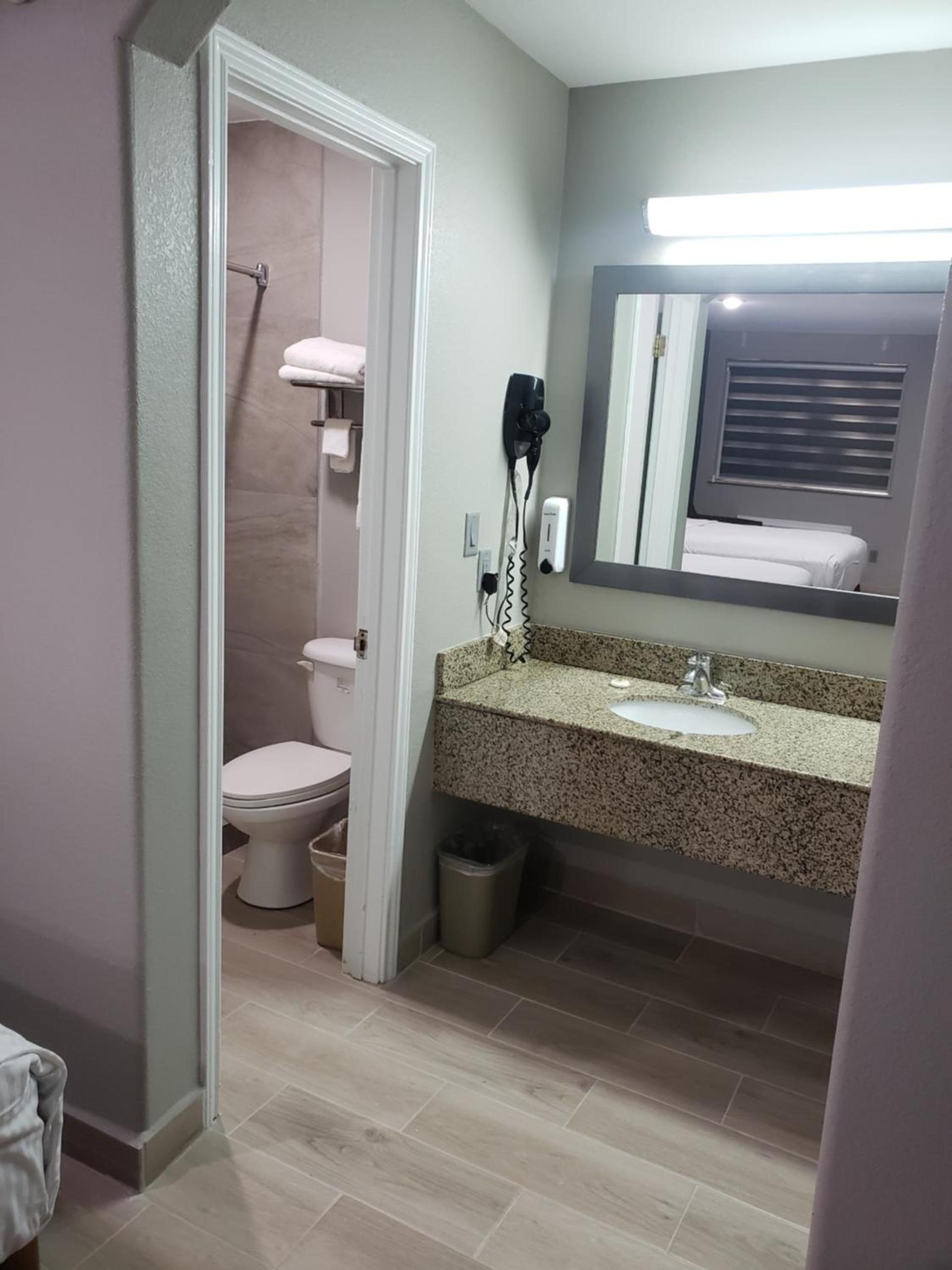 Cotulla Executive Inn photo 34