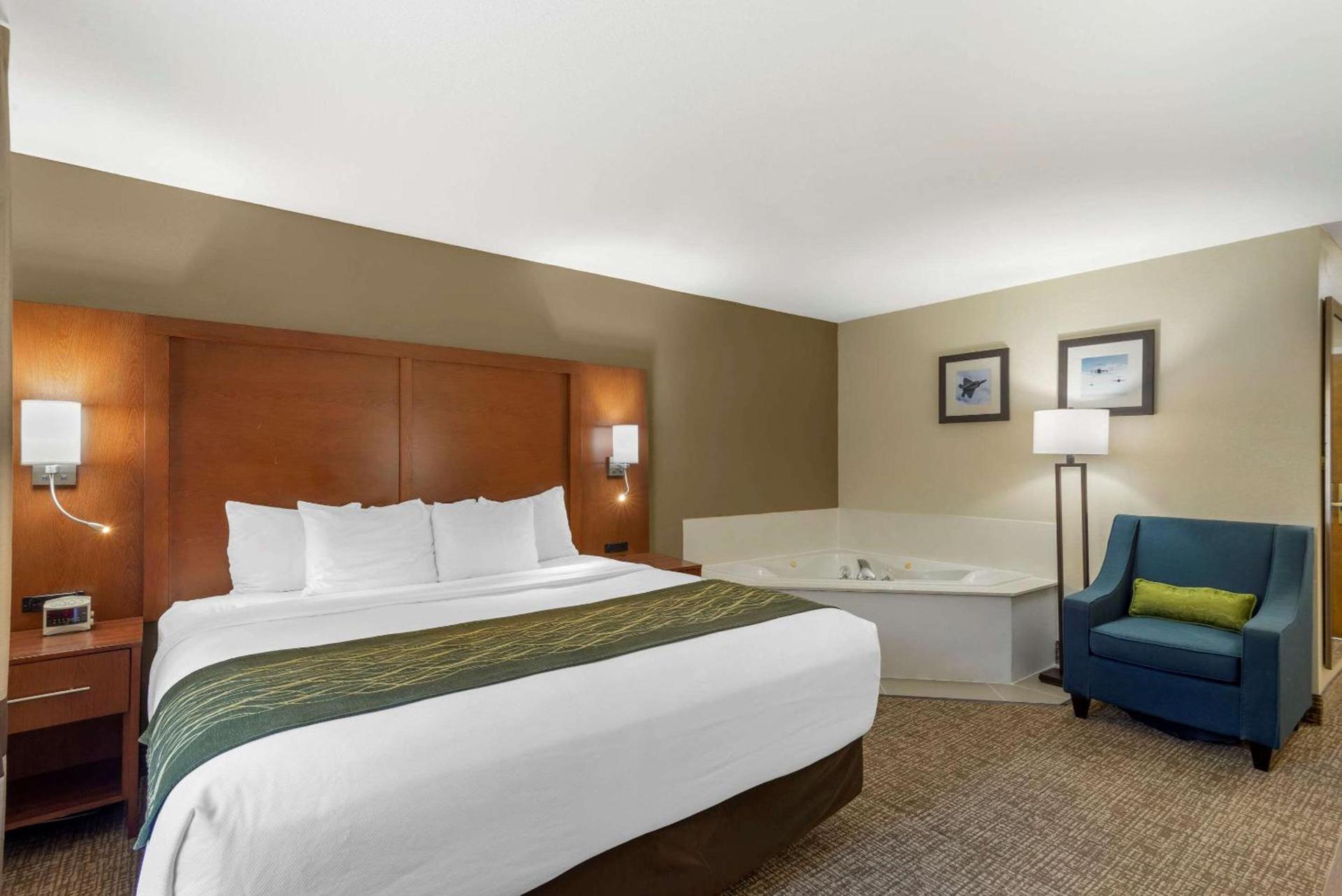 Comfort Inn & Suites - near Robins Air Force Base Main Gate photo 5