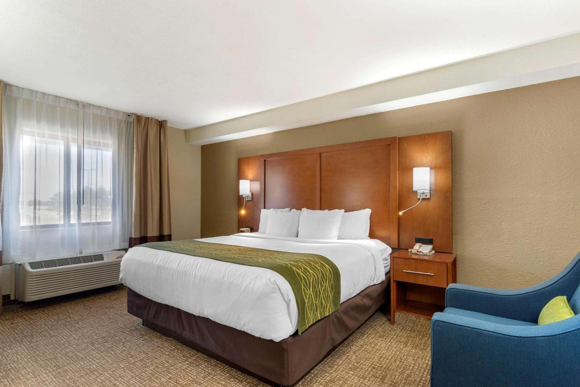 Comfort Inn & Suites - near Robins Air Force Base Main Gate photo 8