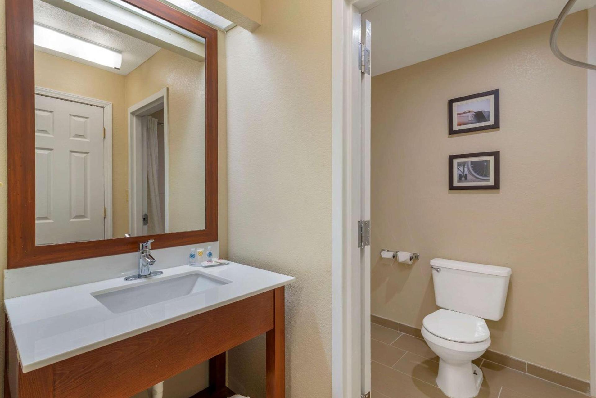 Comfort Inn & Suites - near Robins Air Force Base Main Gate photo 7