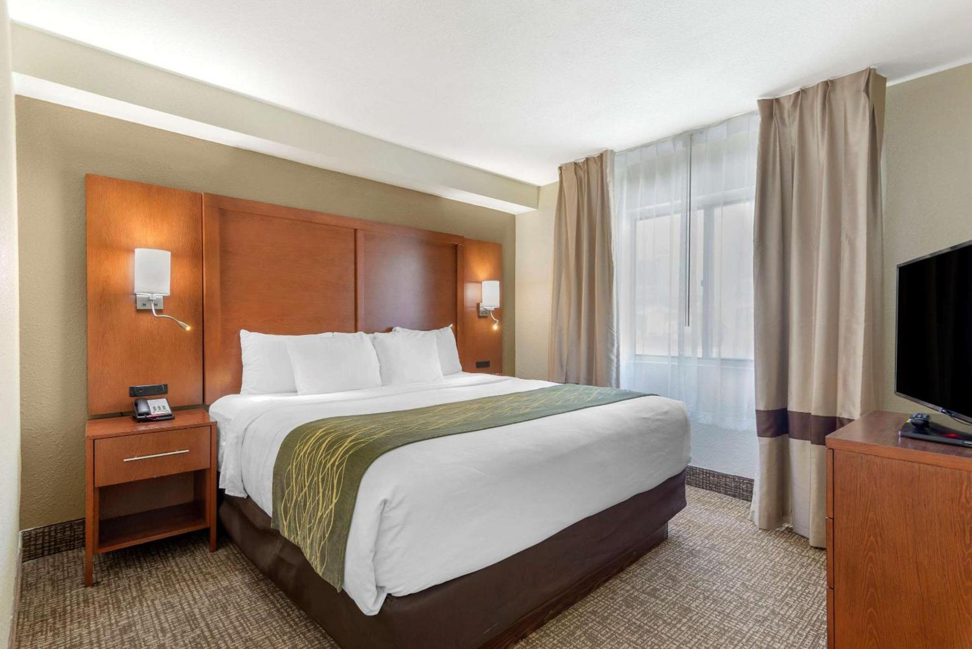 Comfort Inn & Suites - near Robins Air Force Base Main Gate photo 19
