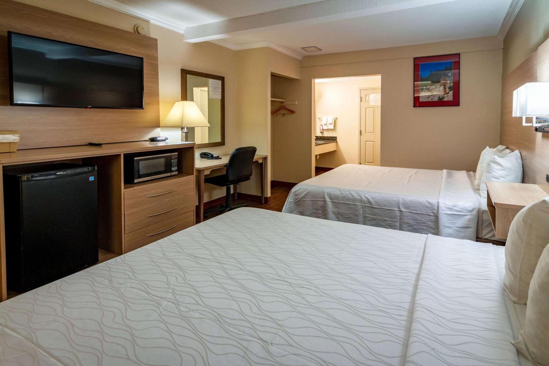 Quality Inn Bishop near Mammoth photo 32