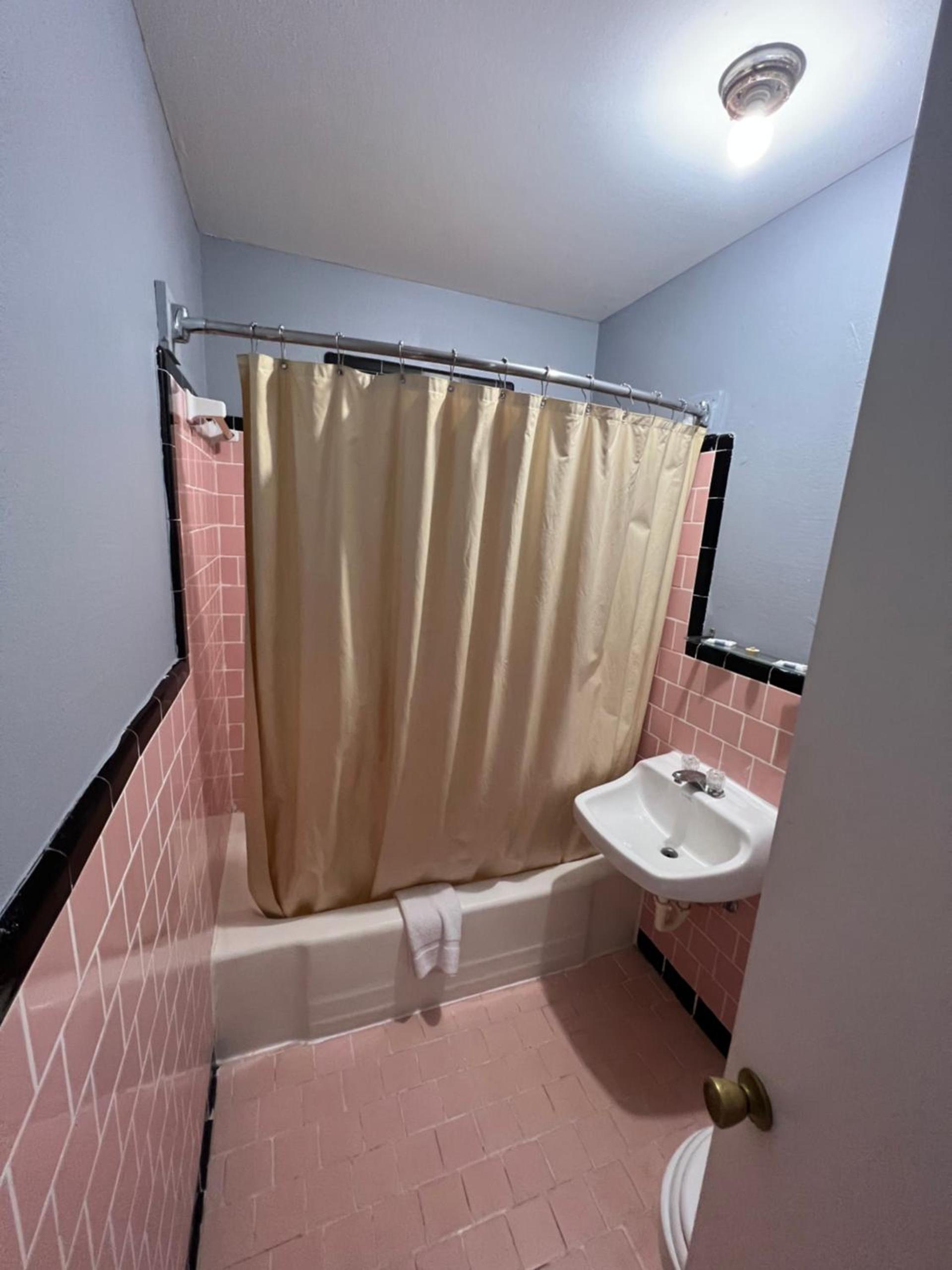 Western Motel photo 9
