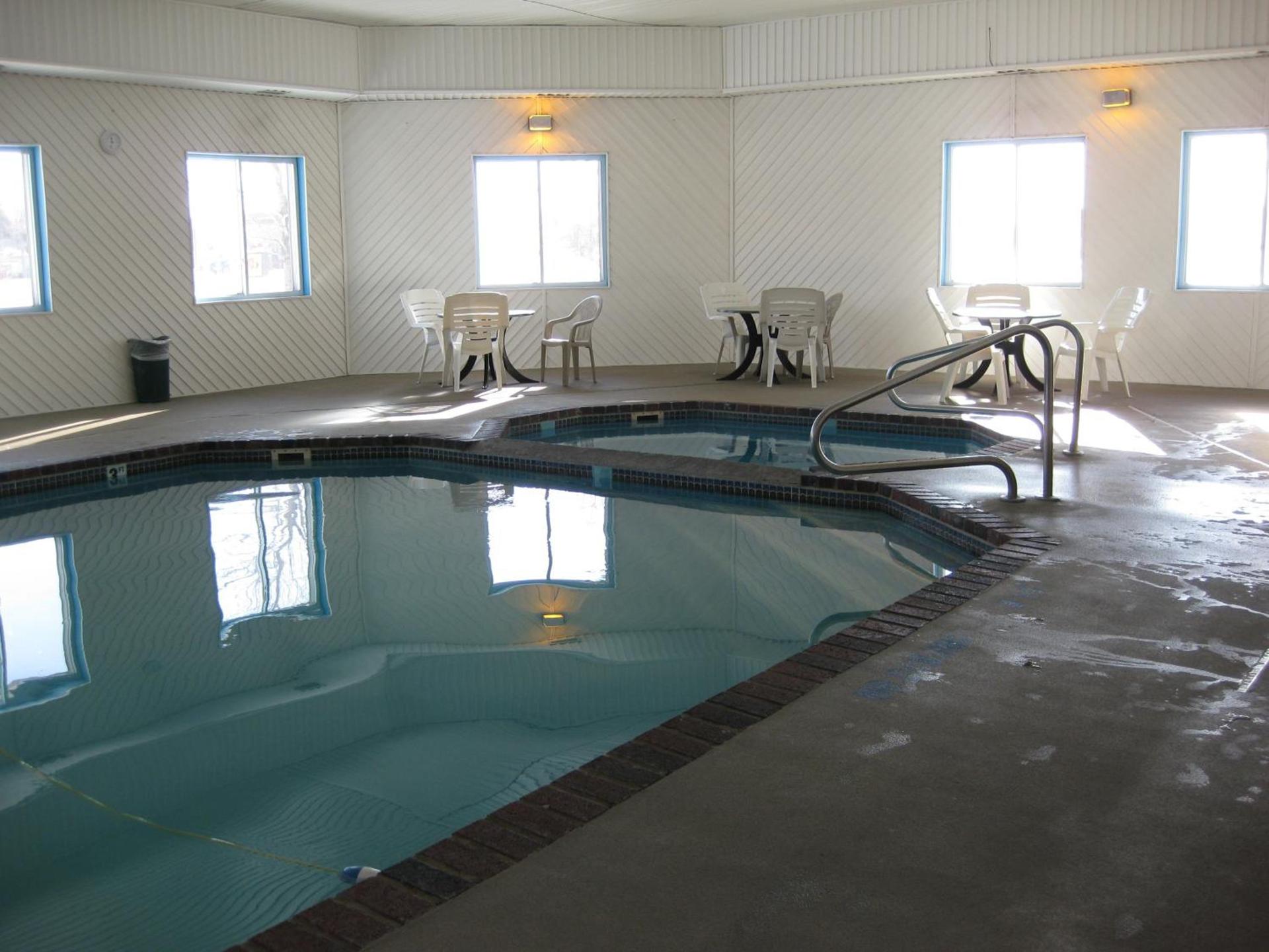 Super 8 by Wyndham Escanaba photo 27