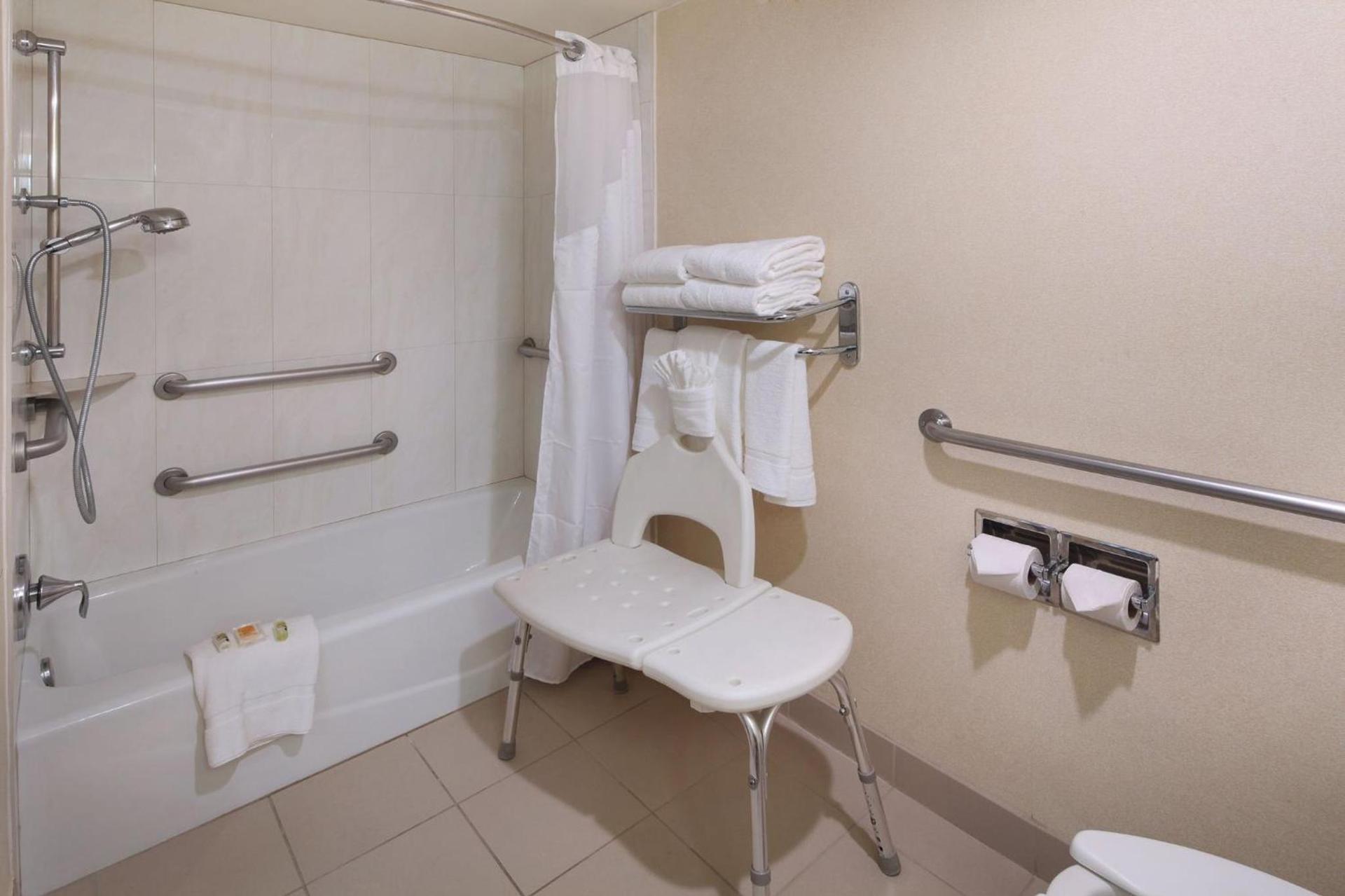 Holiday Inn Hotel & Suites Anaheim by IHG photo 25