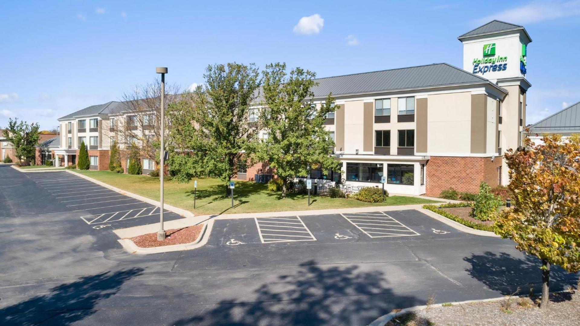 Holiday Inn Express - Delafield by IHG photo 28