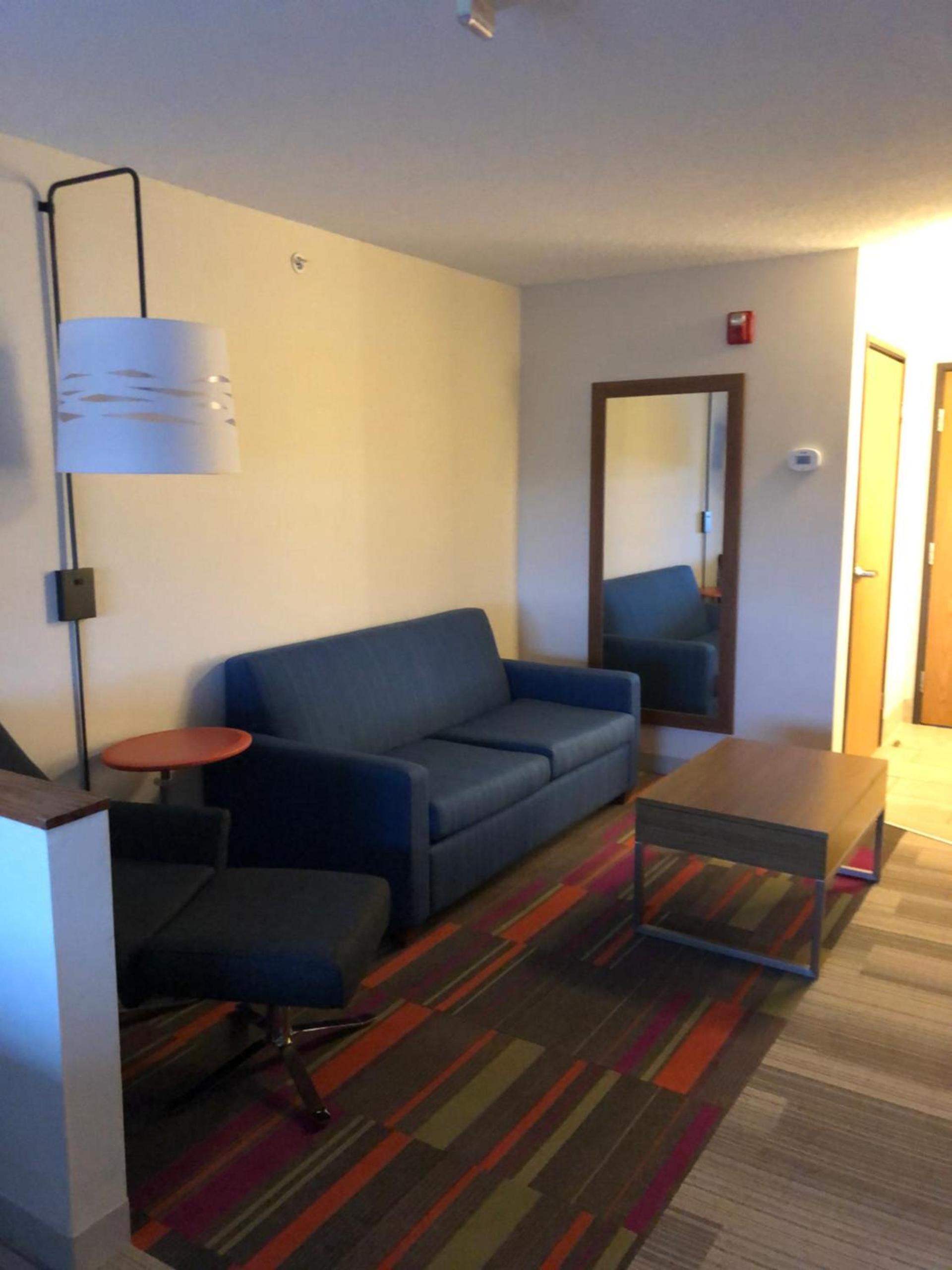 Holiday Inn Express Mt. Vernon by IHG photo 48