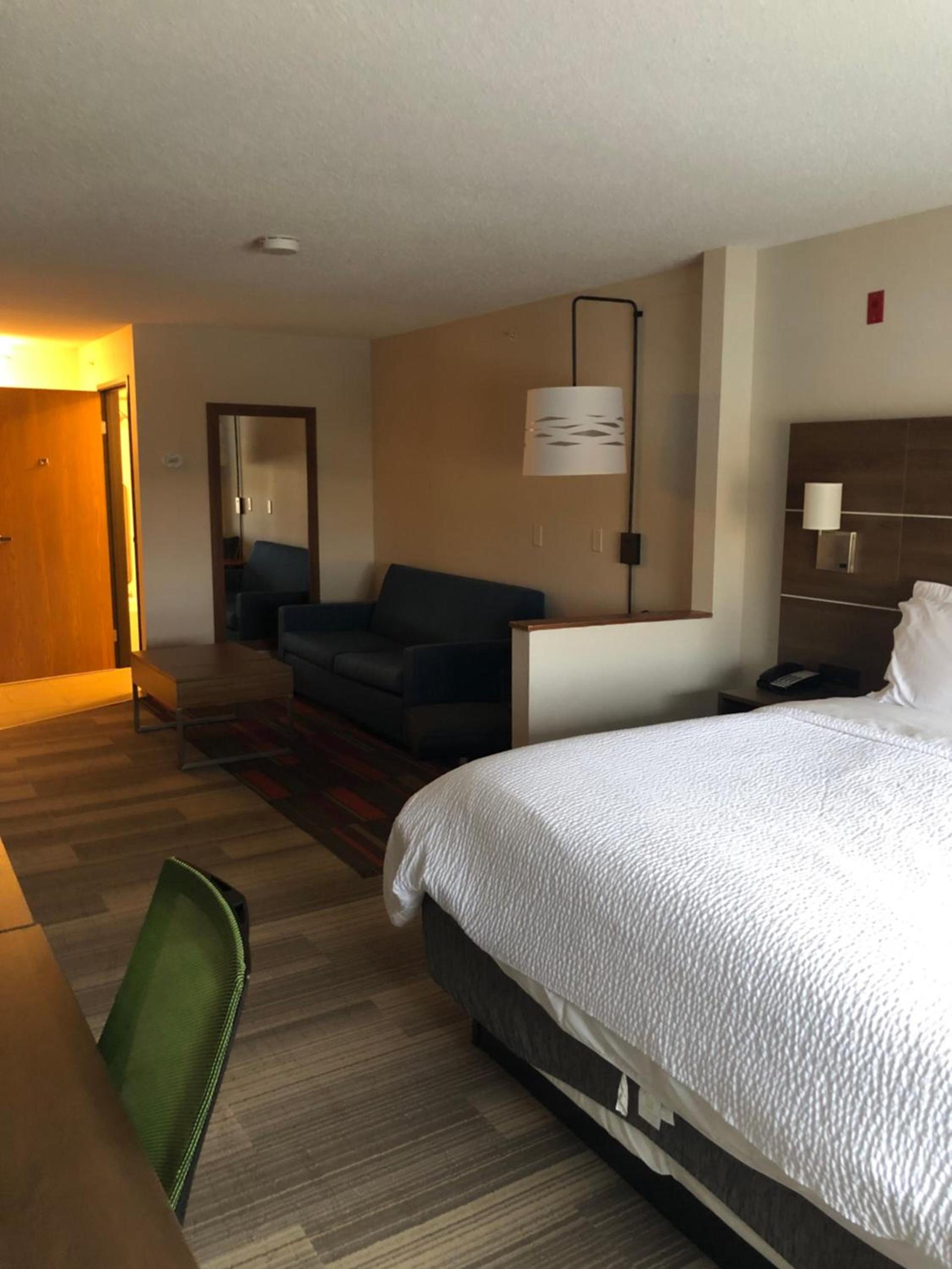 Holiday Inn Express Mt. Vernon by IHG photo 50