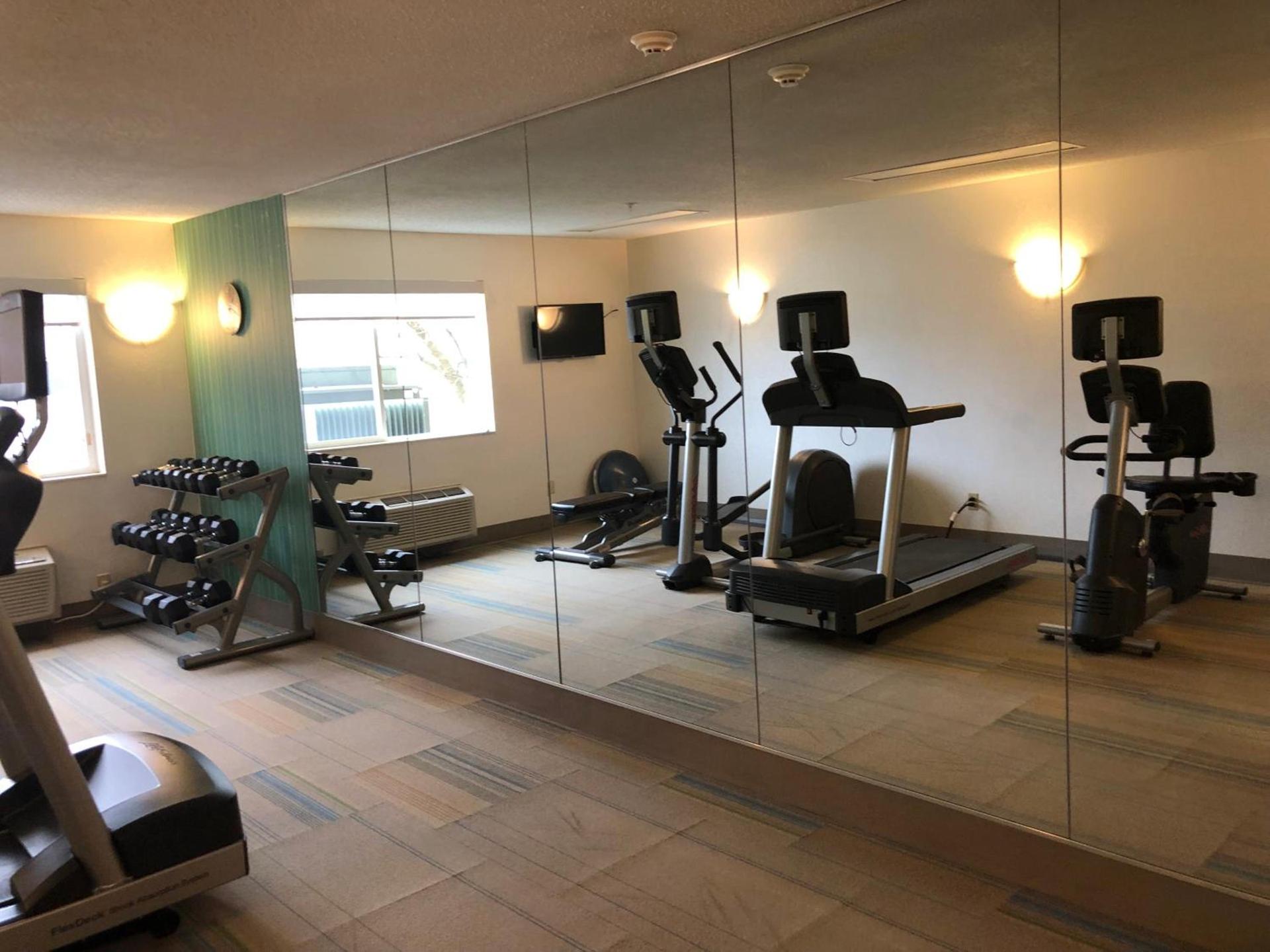 Holiday Inn Express Mt. Vernon by IHG photo 53